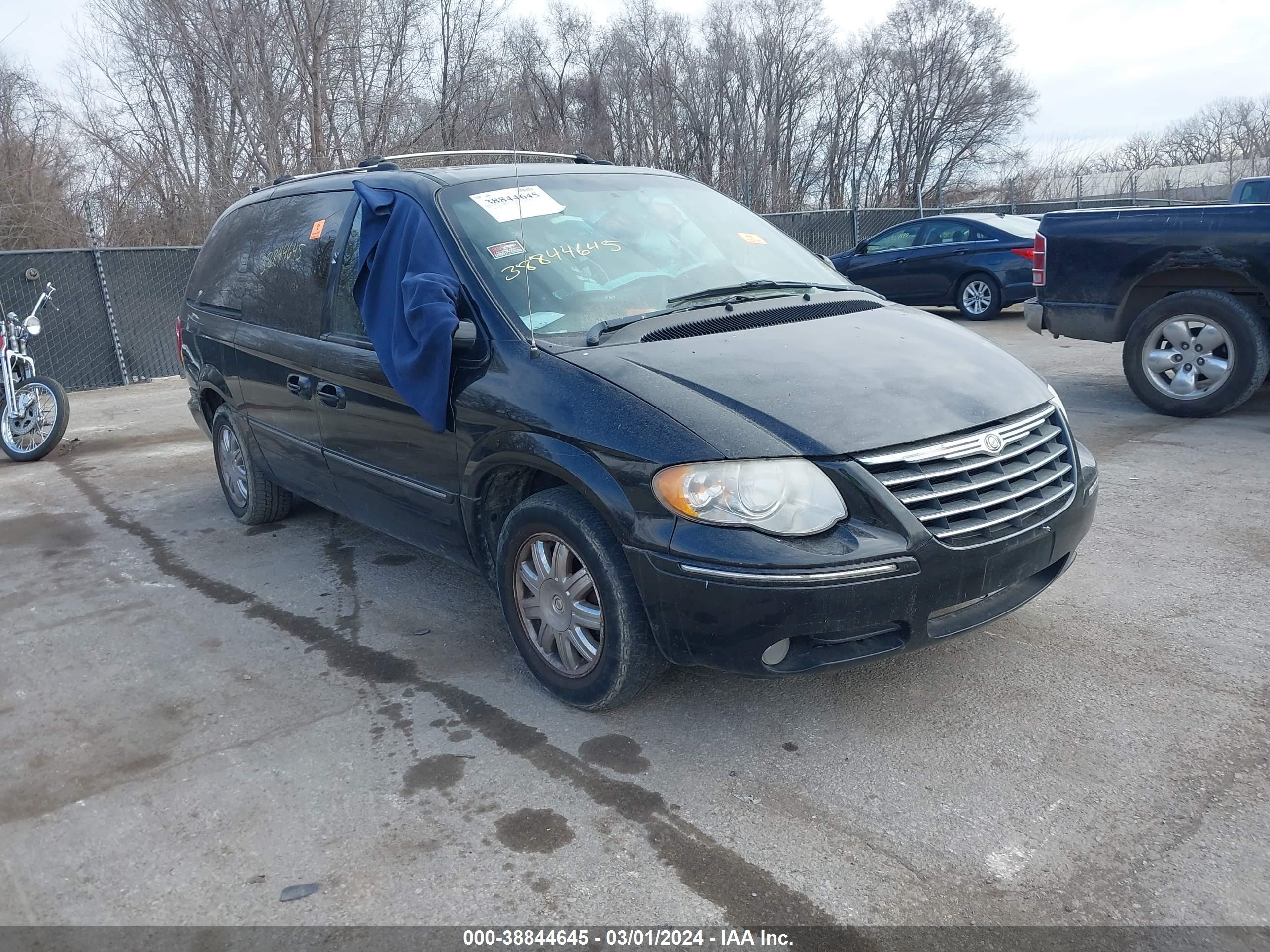 CHRYSLER TOWN & COUNTRY 2005 2c8gp64l45r456967