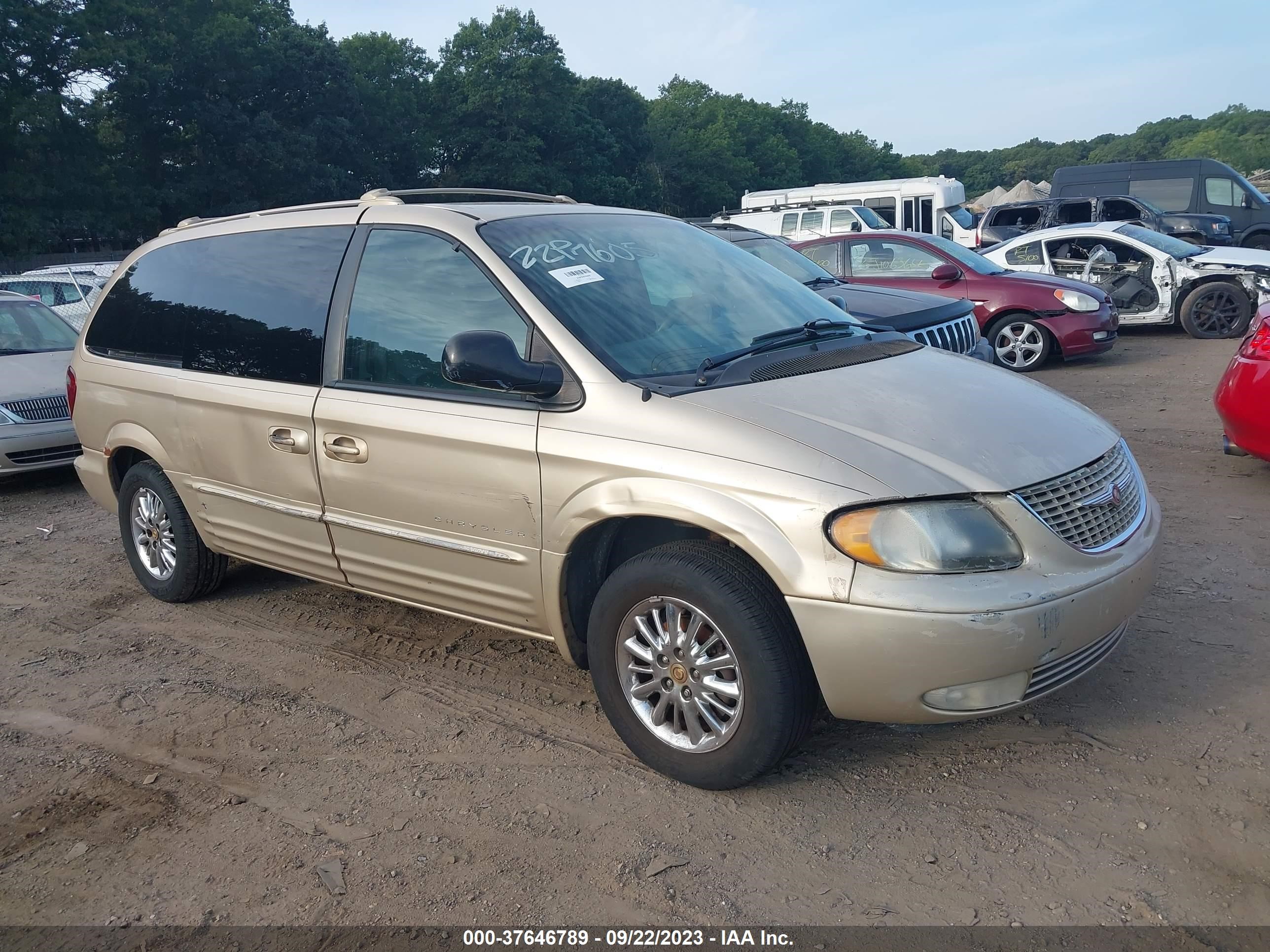 CHRYSLER TOWN & COUNTRY 2001 2c8gp64l51r208026