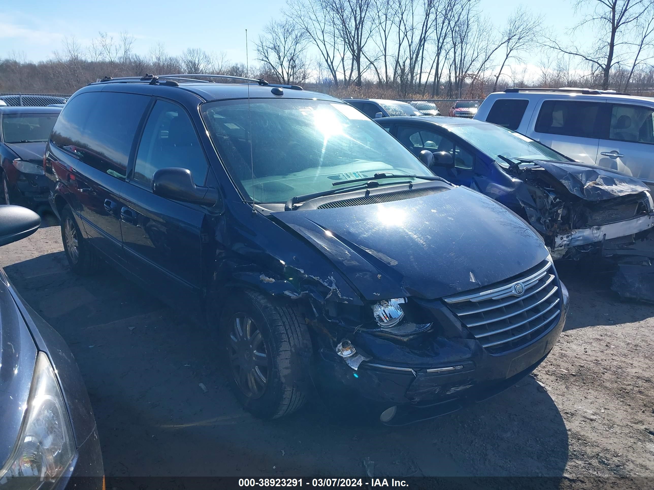 CHRYSLER TOWN & COUNTRY 2005 2c8gp64l65r478761