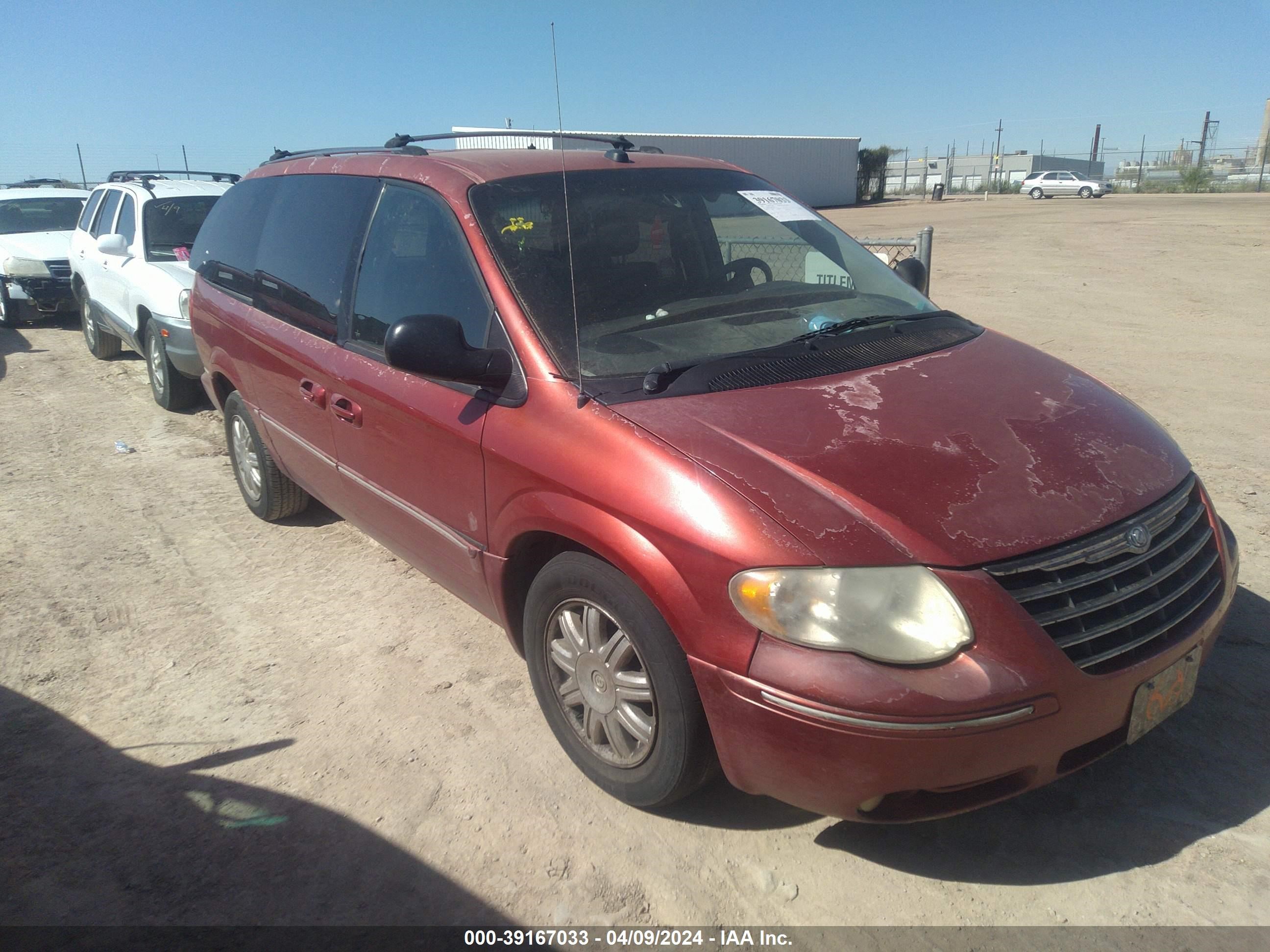 CHRYSLER TOWN & COUNTRY 2005 2c8gp64l65r480199