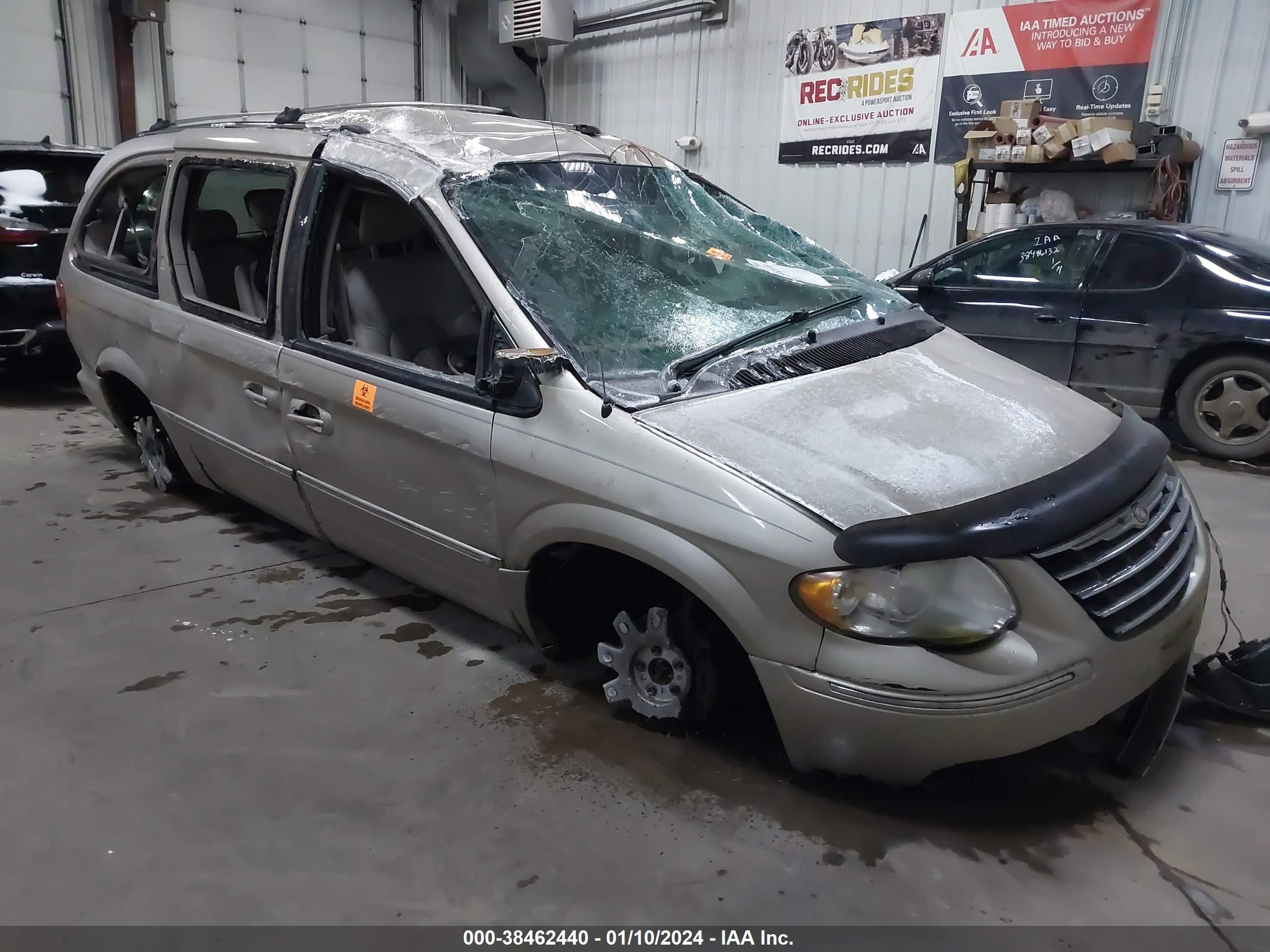 CHRYSLER TOWN & COUNTRY 2005 2c8gp64l75r260215