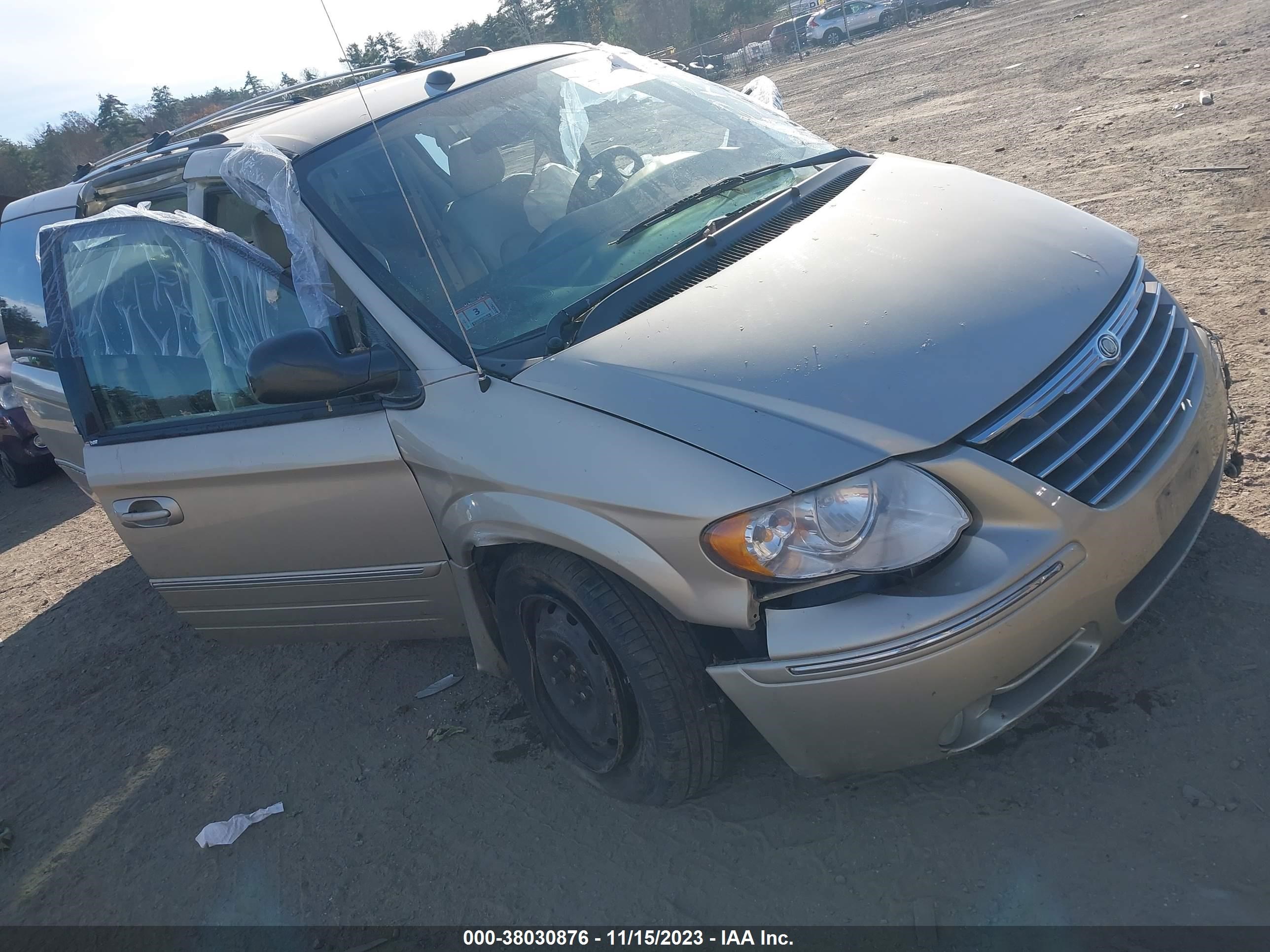 CHRYSLER TOWN & COUNTRY 2005 2c8gp64l75r365188