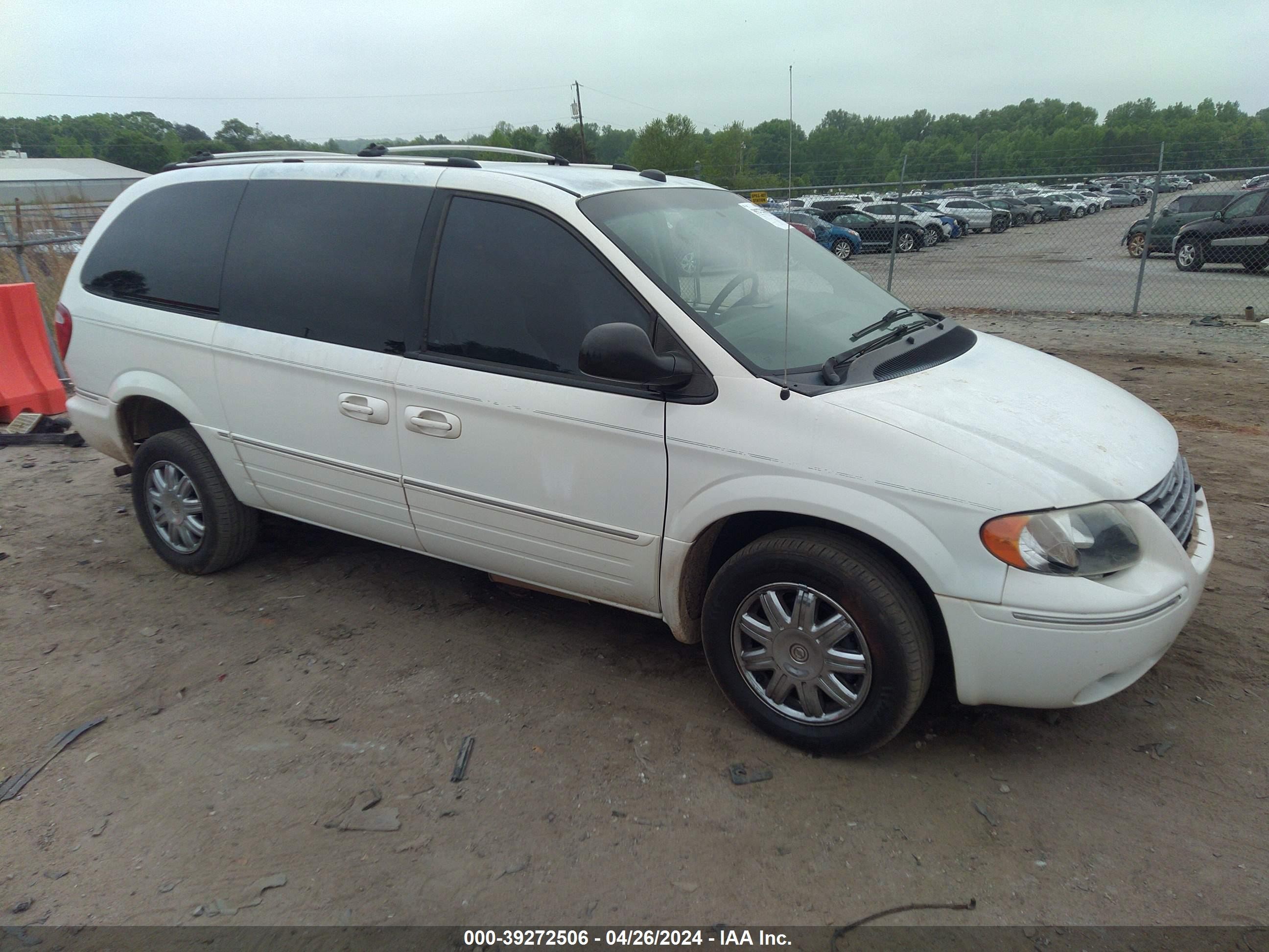 CHRYSLER TOWN & COUNTRY 2005 2c8gp64l75r417399