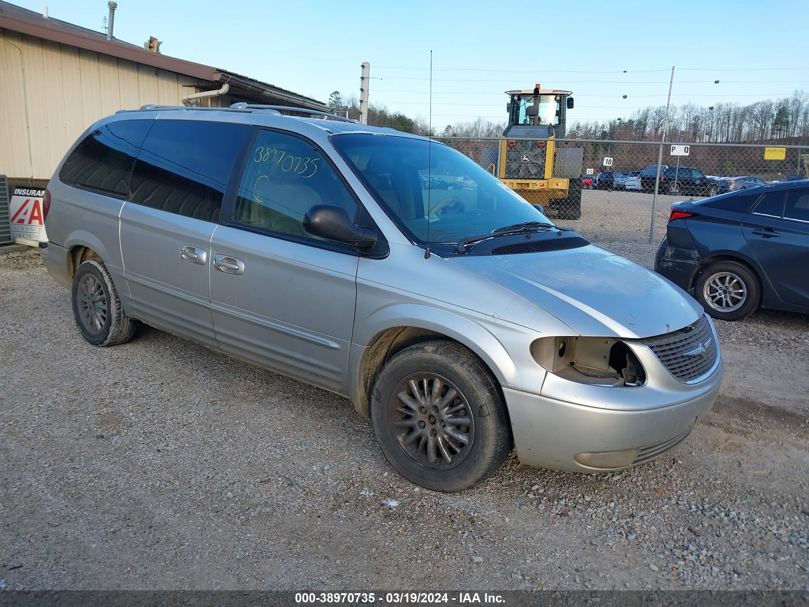 CHRYSLER TOWN & COUNTRY 2002 2c8gp64l82r738718