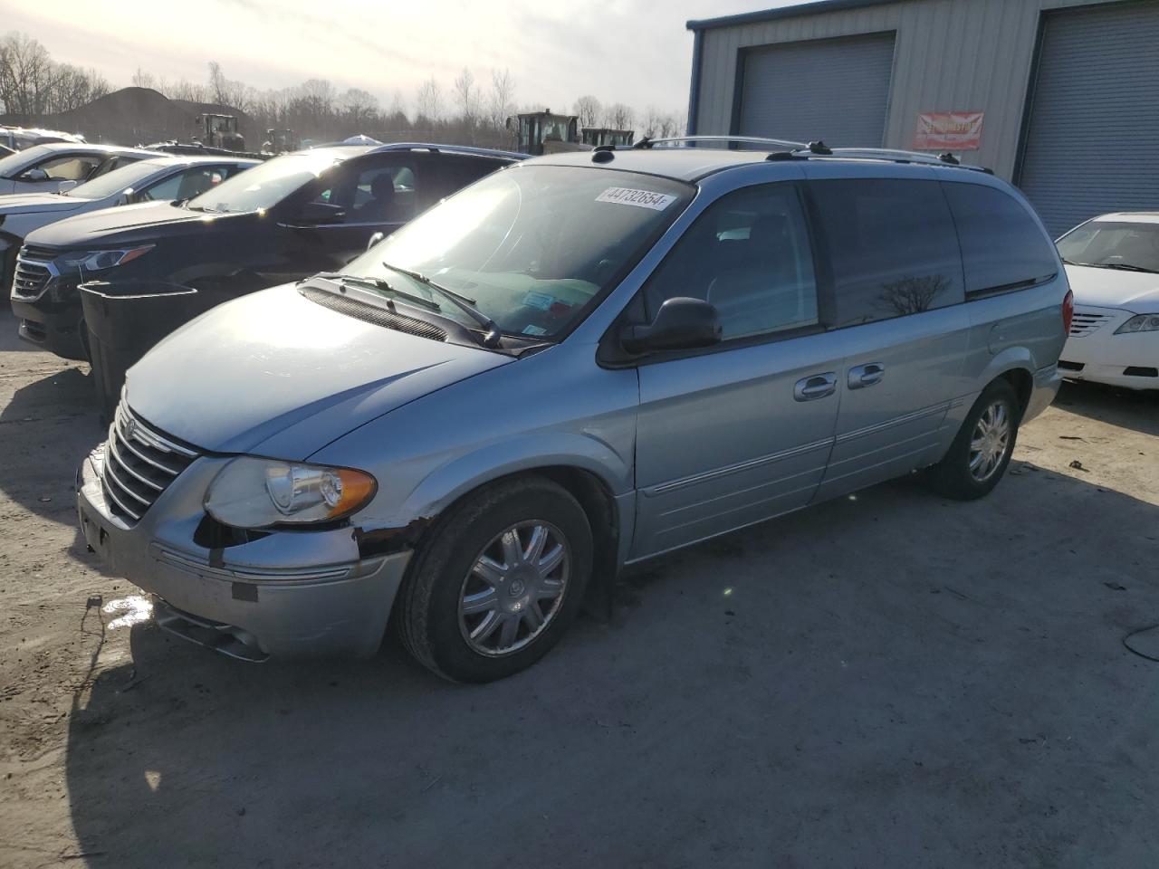 CHRYSLER TOWN & COUNTRY 2005 2c8gp64l85r536594