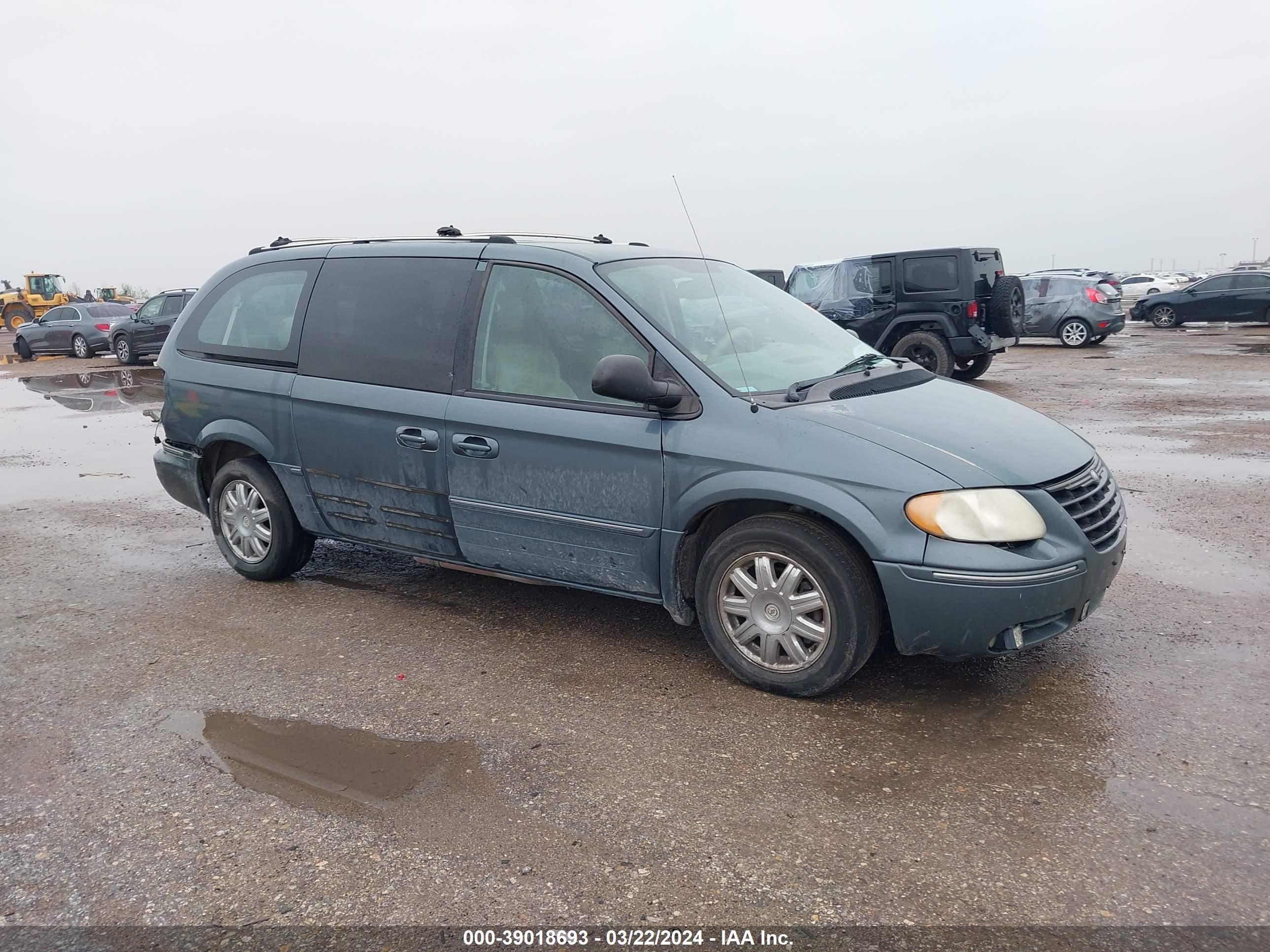 CHRYSLER TOWN & COUNTRY 2005 2c8gp64l95r300908