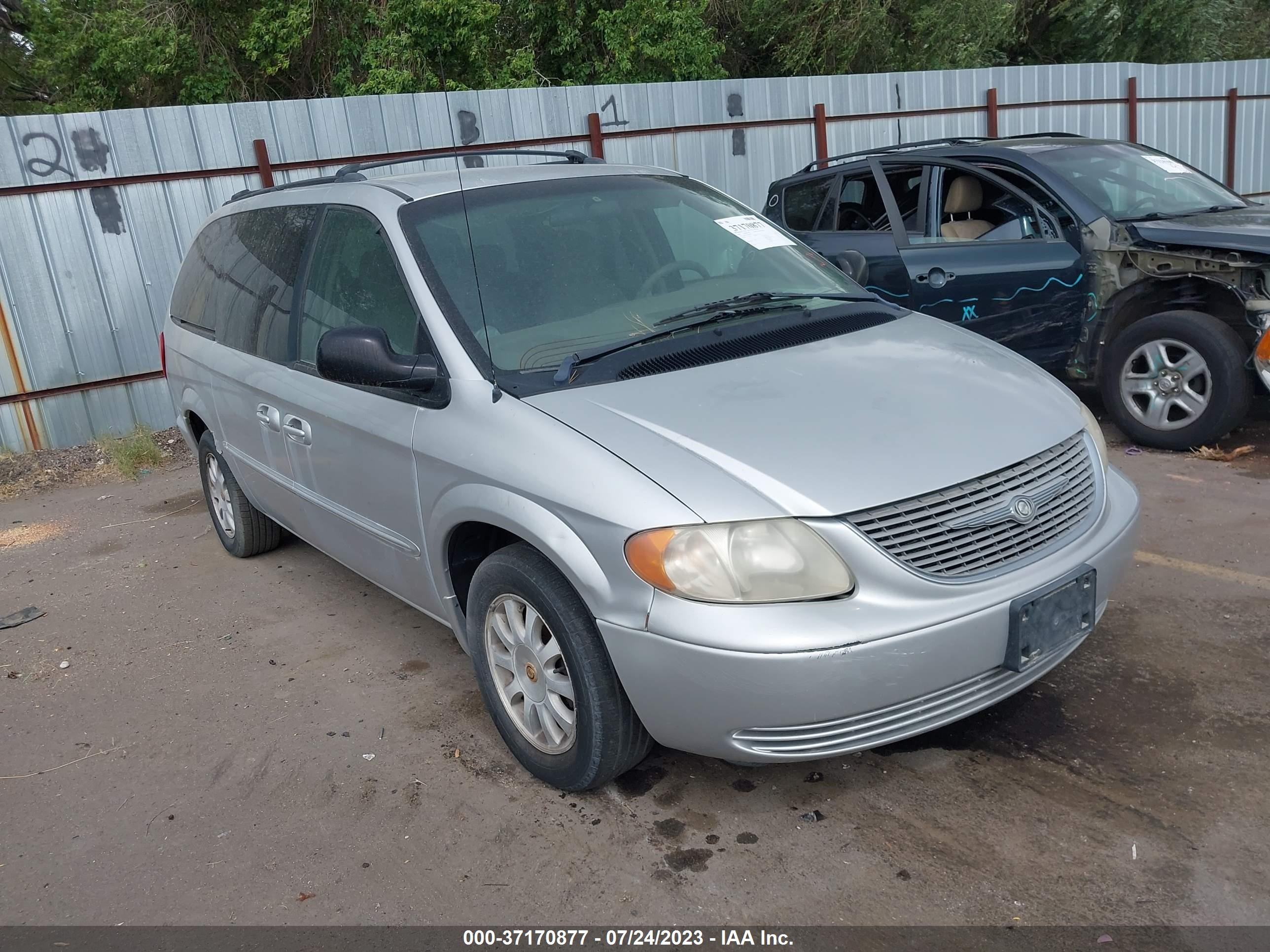 CHRYSLER TOWN & COUNTRY 2002 2c8gp74l52r588282