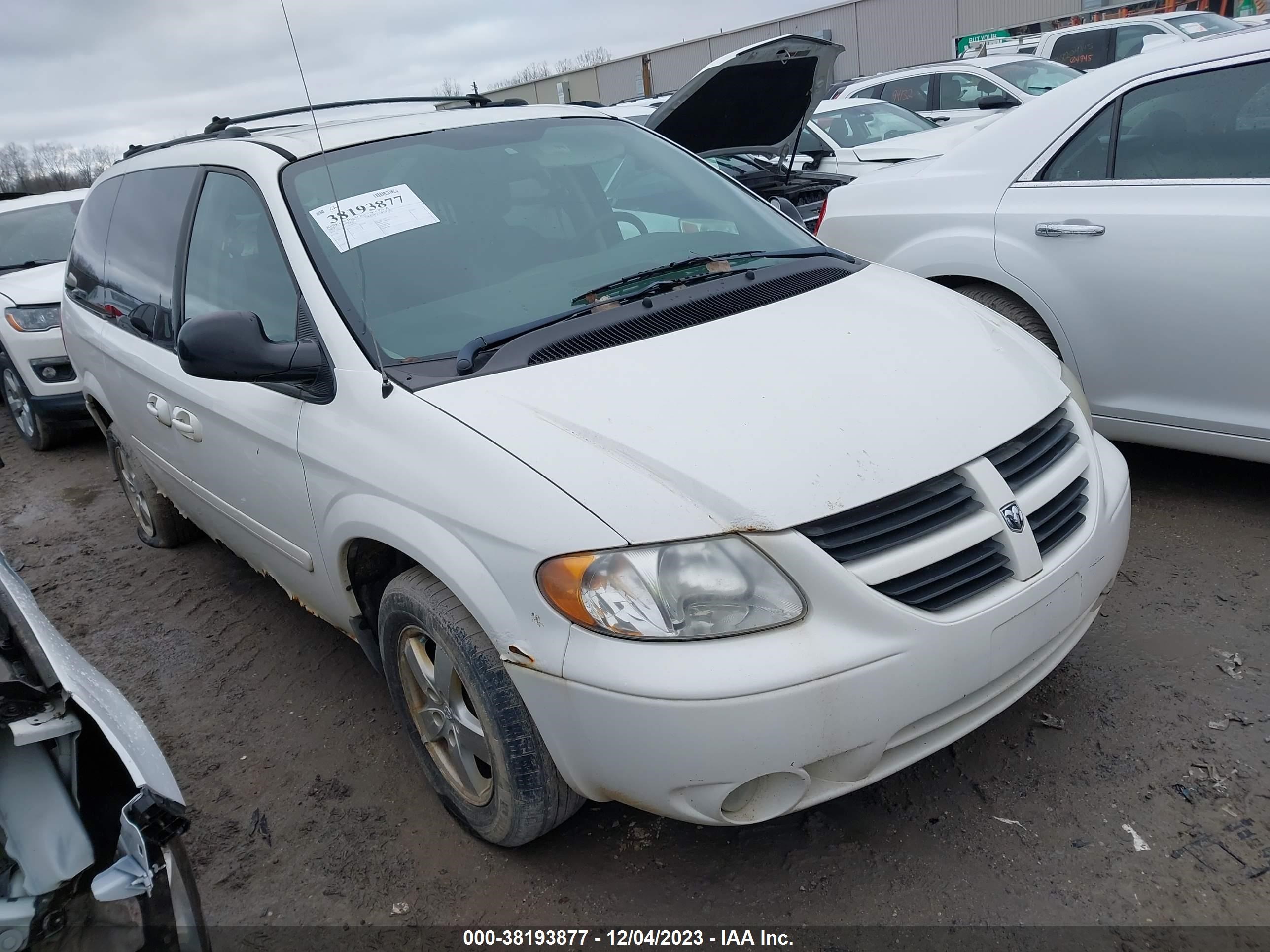 DODGE CARAVAN 2005 2d4gp44l25r580101