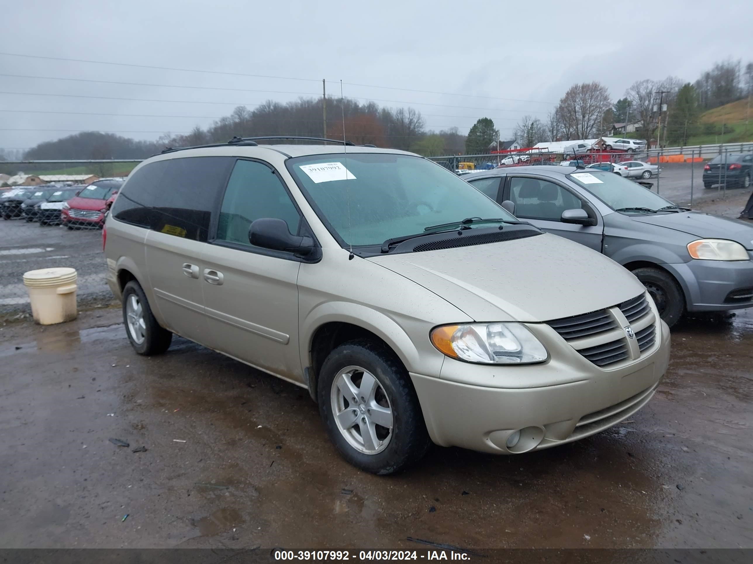 DODGE CARAVAN 2005 2d4gp44l35r128593