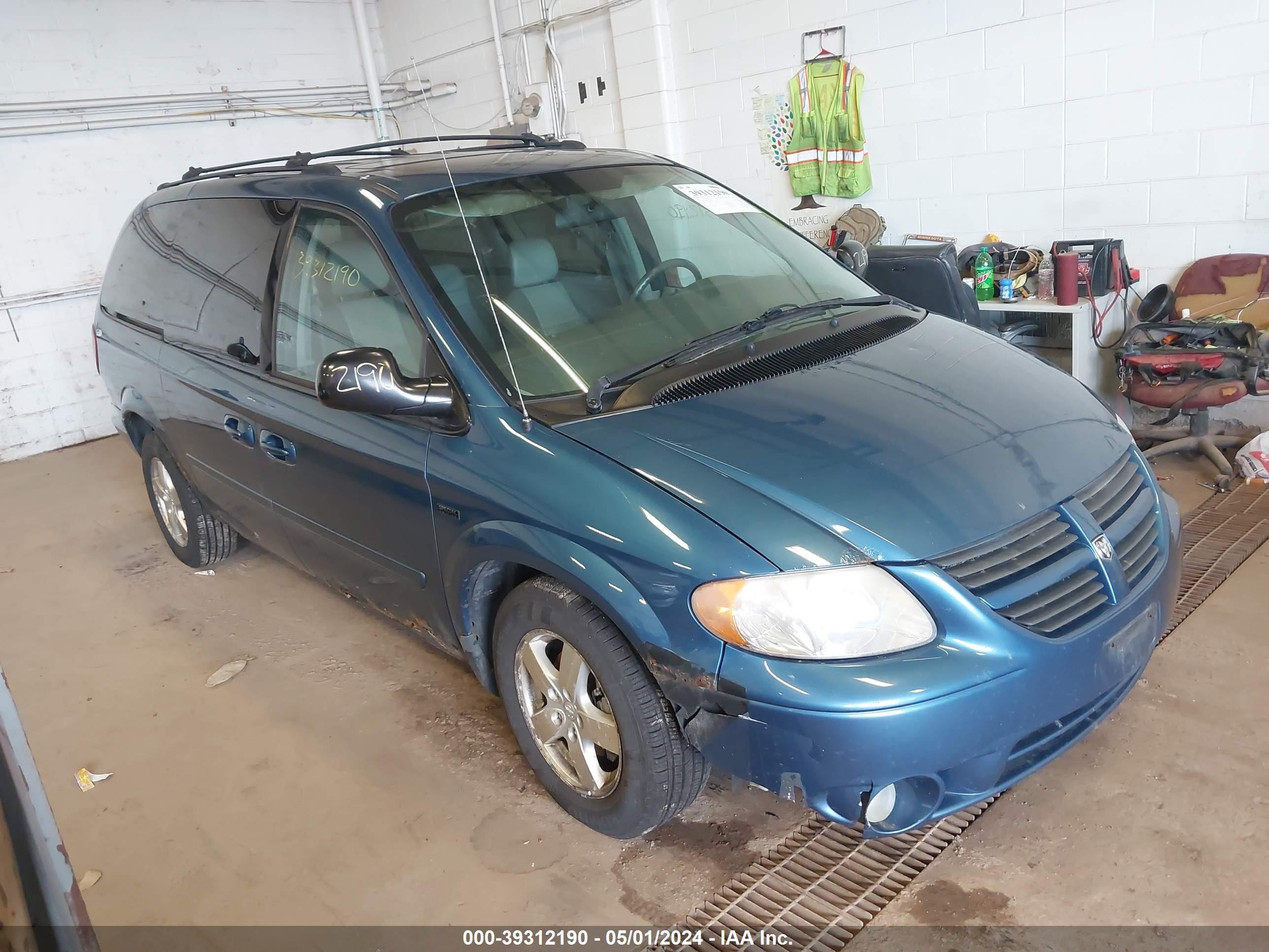 DODGE CARAVAN 2005 2d4gp44l35r290997