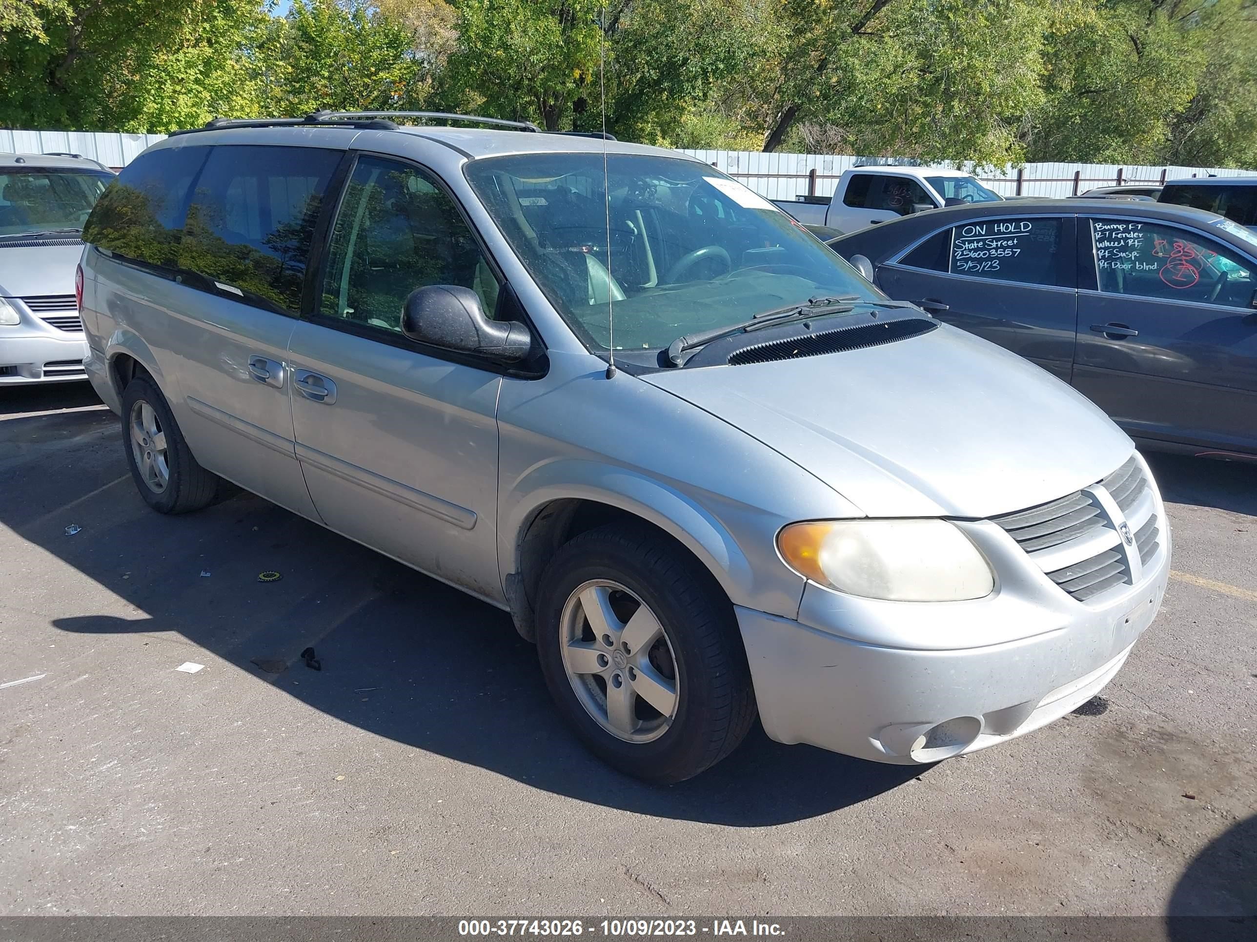 DODGE CARAVAN 2005 2d8gp44l35r452108