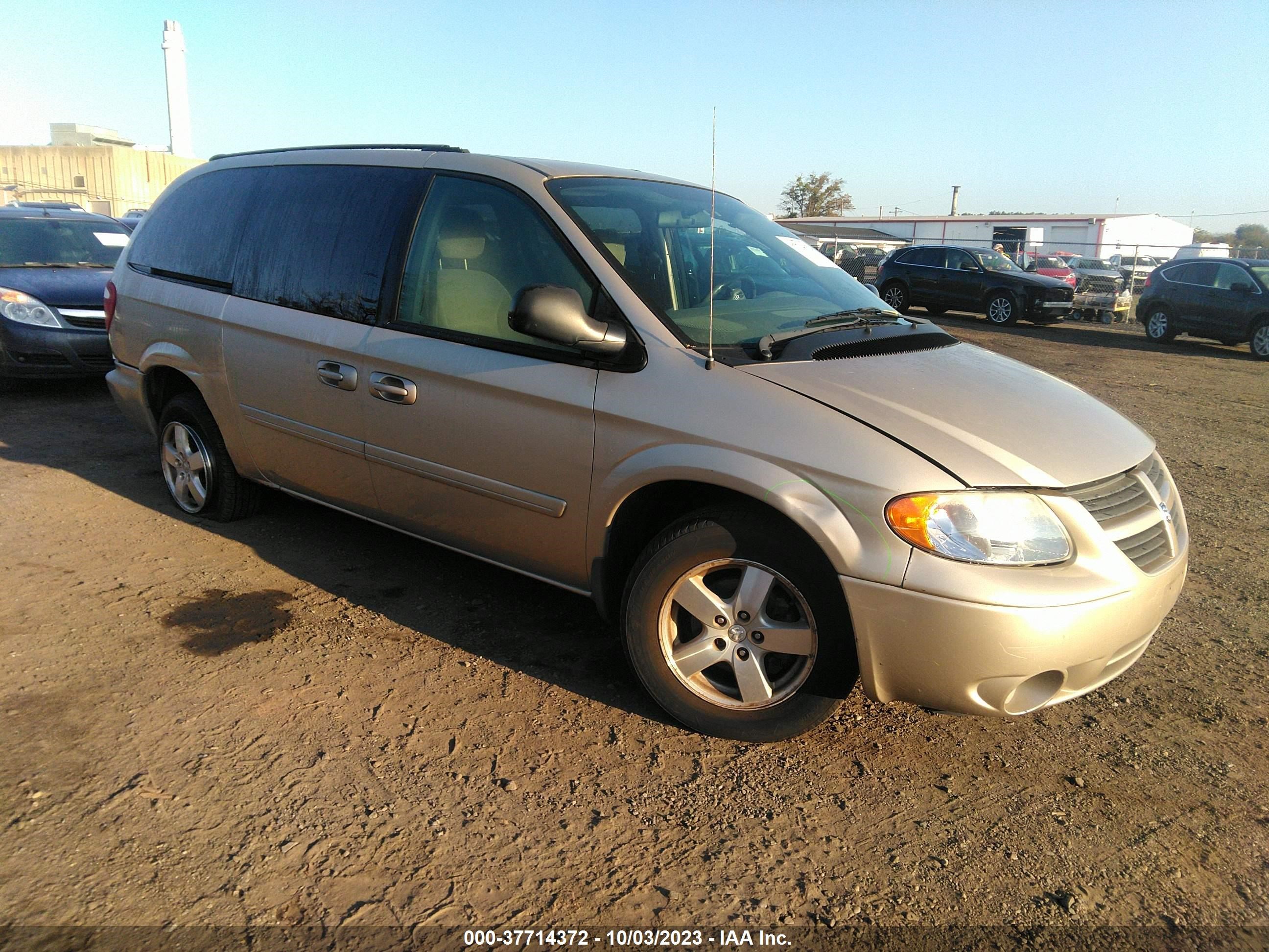 DODGE CARAVAN 2005 2d8gp44l45r242200