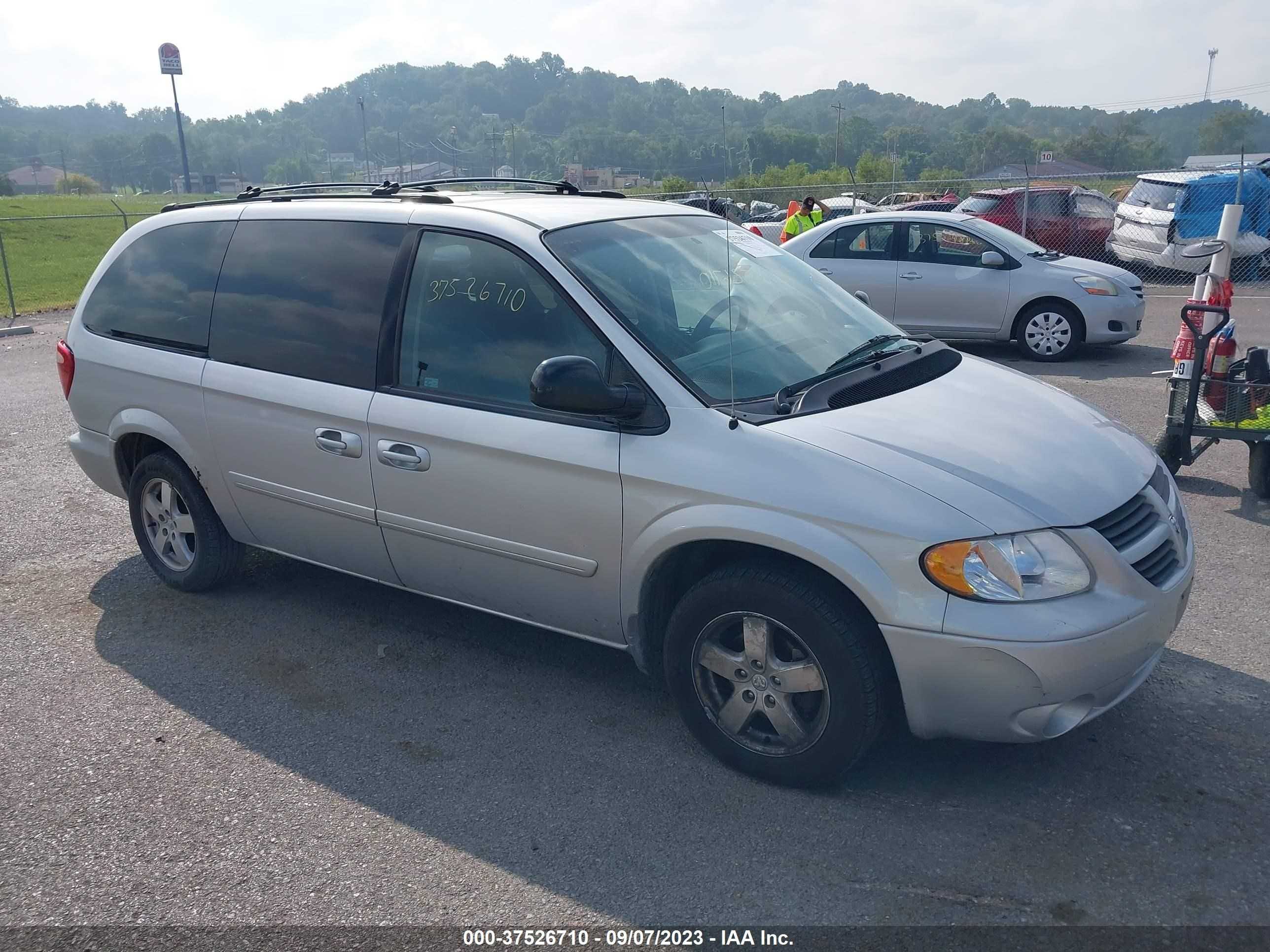 DODGE CARAVAN 2005 2d8gp44l45r275374