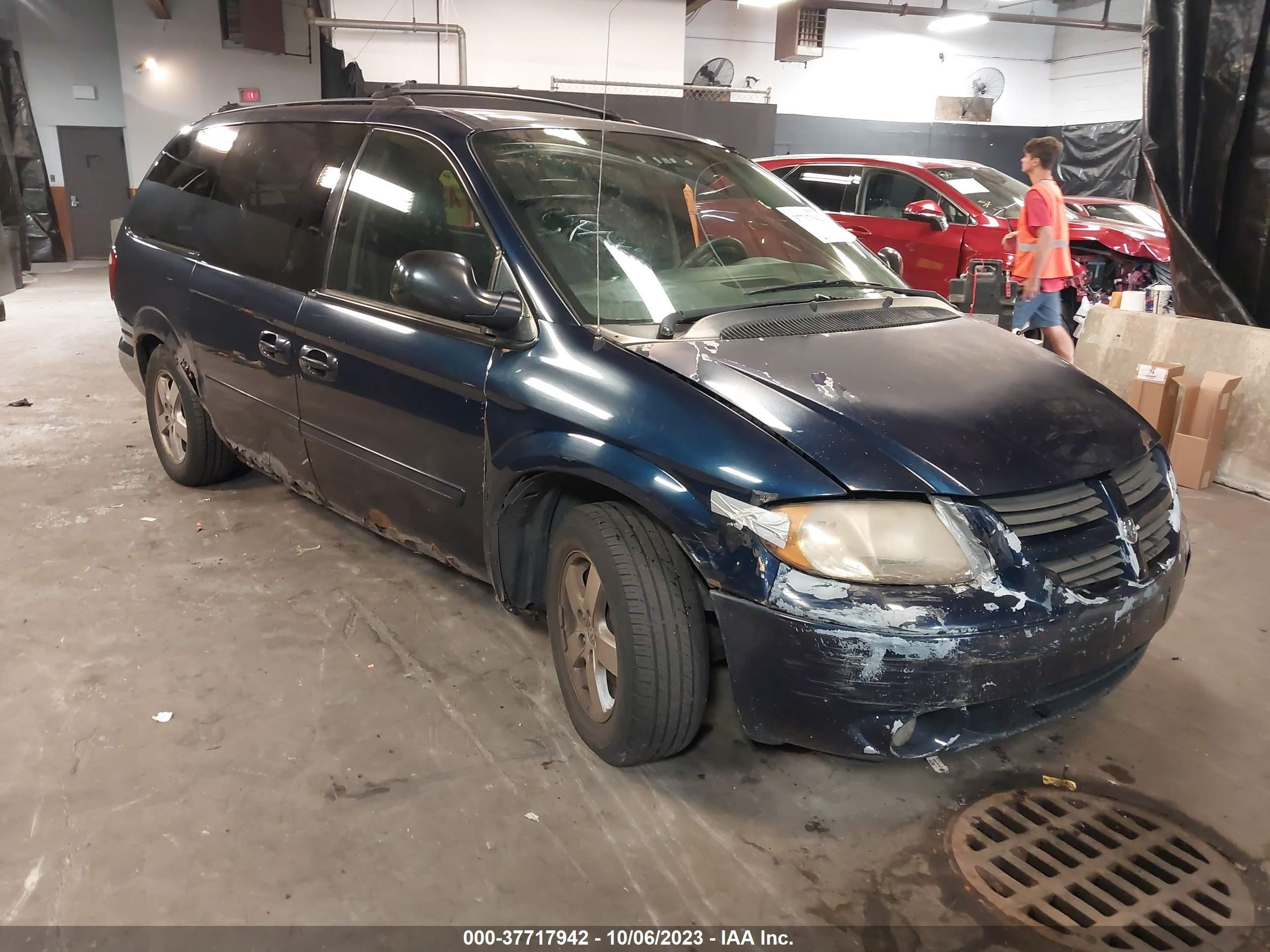 DODGE CARAVAN 2005 2d8gp44l85r324351