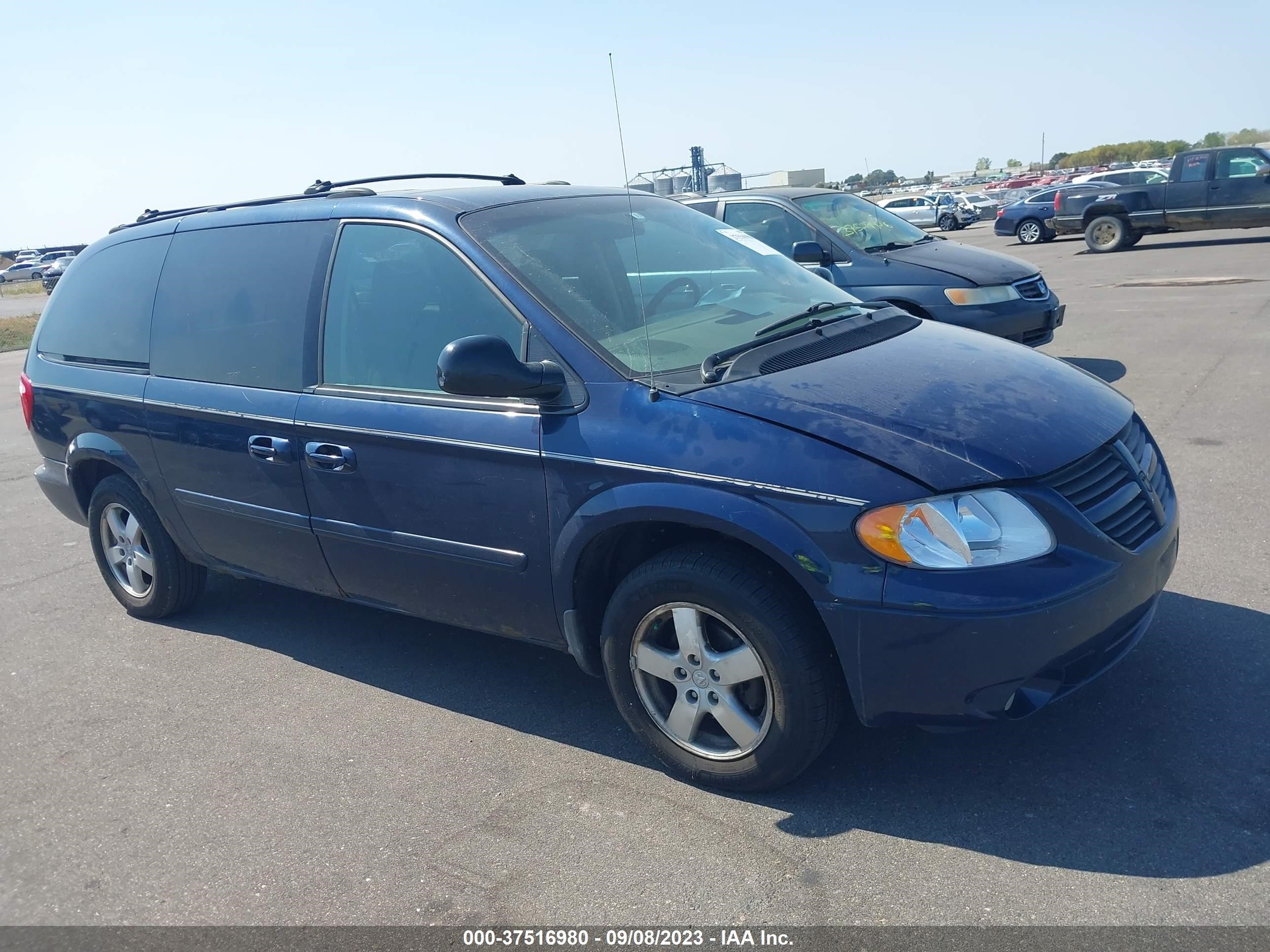 DODGE CARAVAN 2005 2d8gp44l95r322706