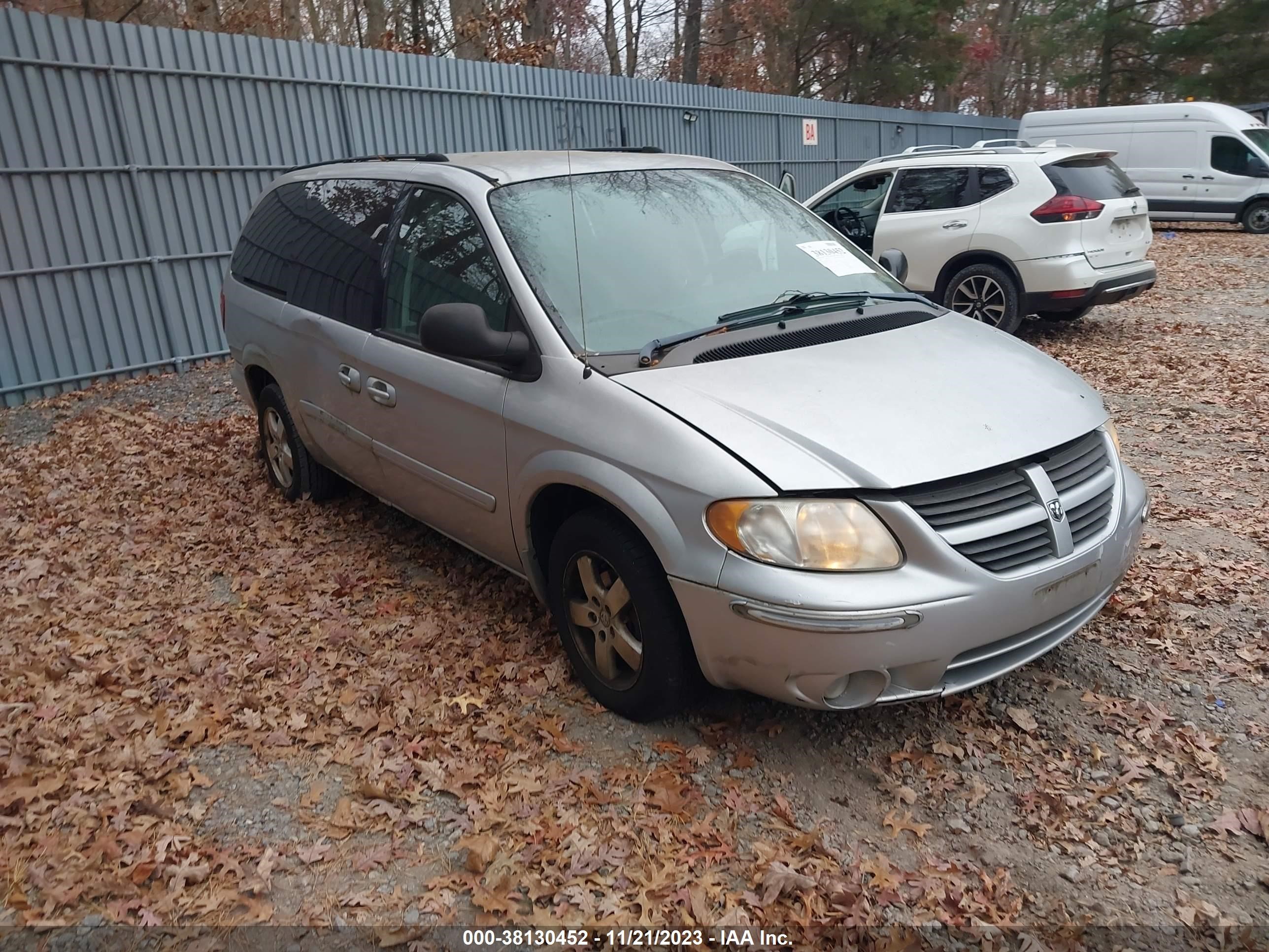 DODGE CARAVAN 2005 2d8gp44l95r420571