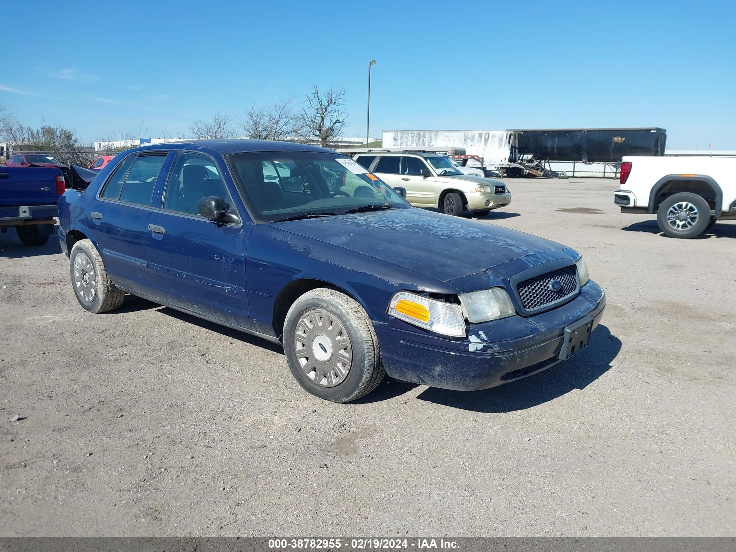 FORD CROWN VICTORIA 2003 2fafp71w03x136187