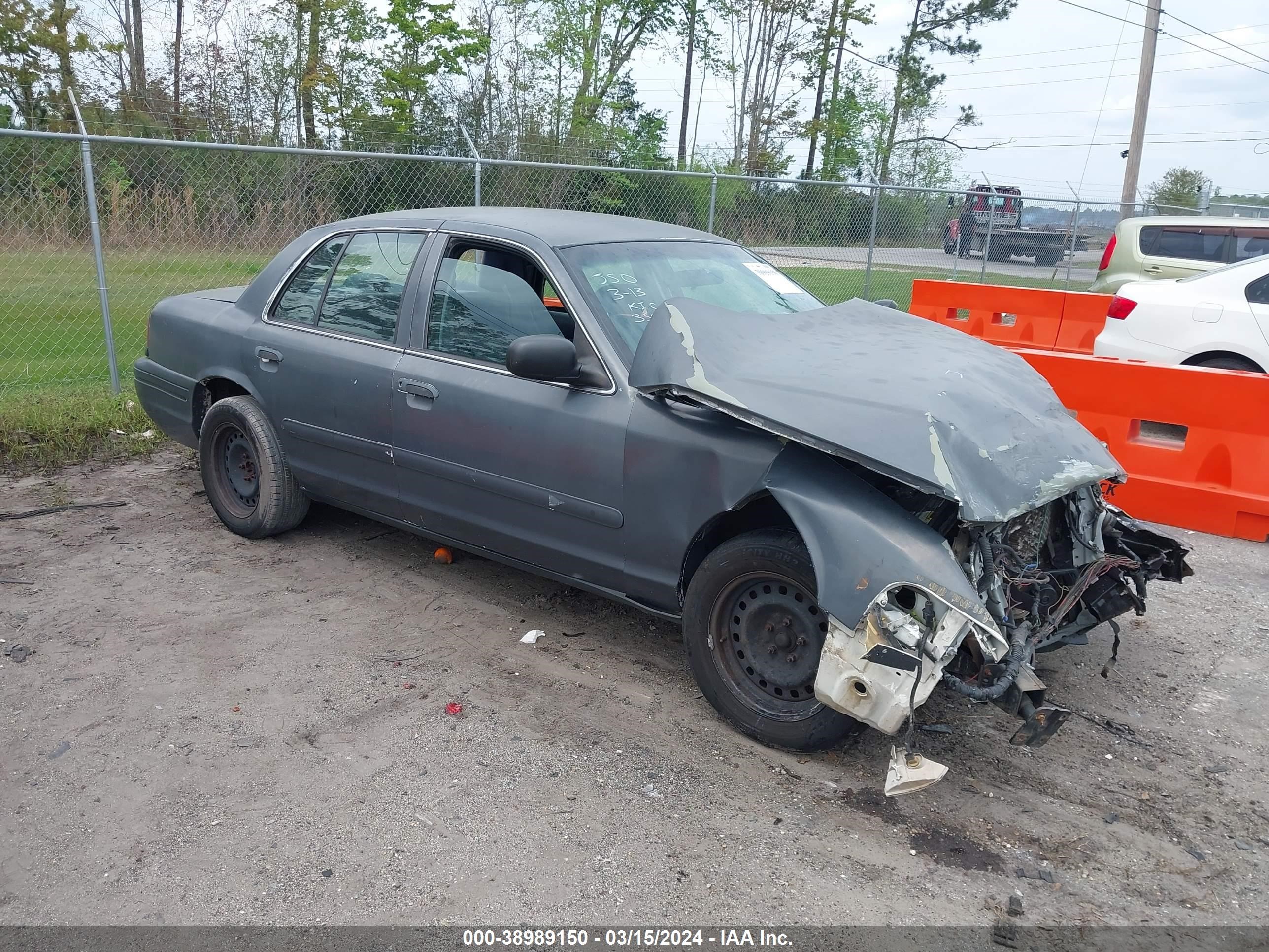 FORD CROWN VICTORIA 2001 2fafp71w71x143506