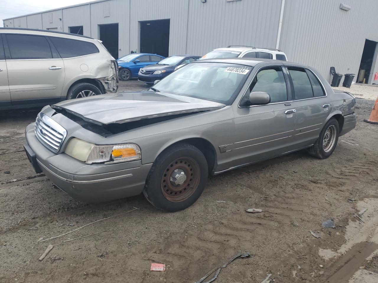 FORD CROWN VICTORIA 2001 2fafp73w01x102860