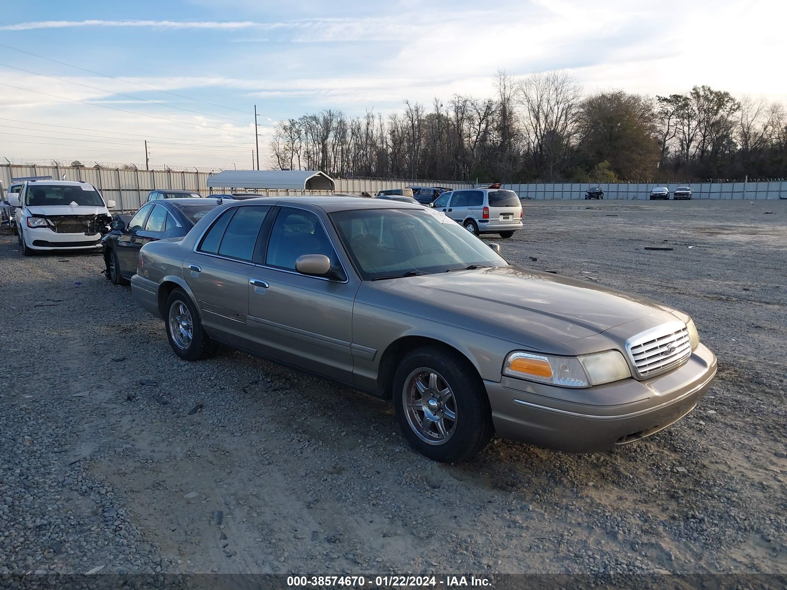 FORD CROWN VICTORIA 2002 2fafp73w22x111142