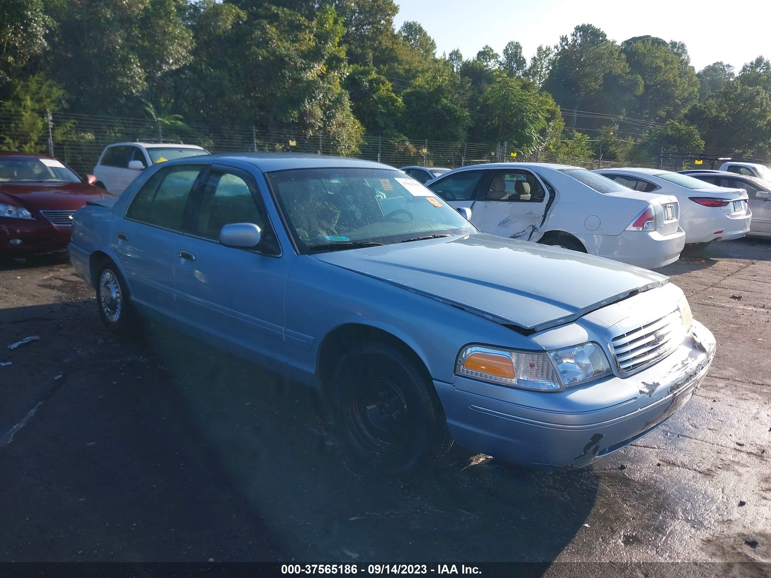 FORD CROWN VICTORIA 2001 2fafp73w61x107450