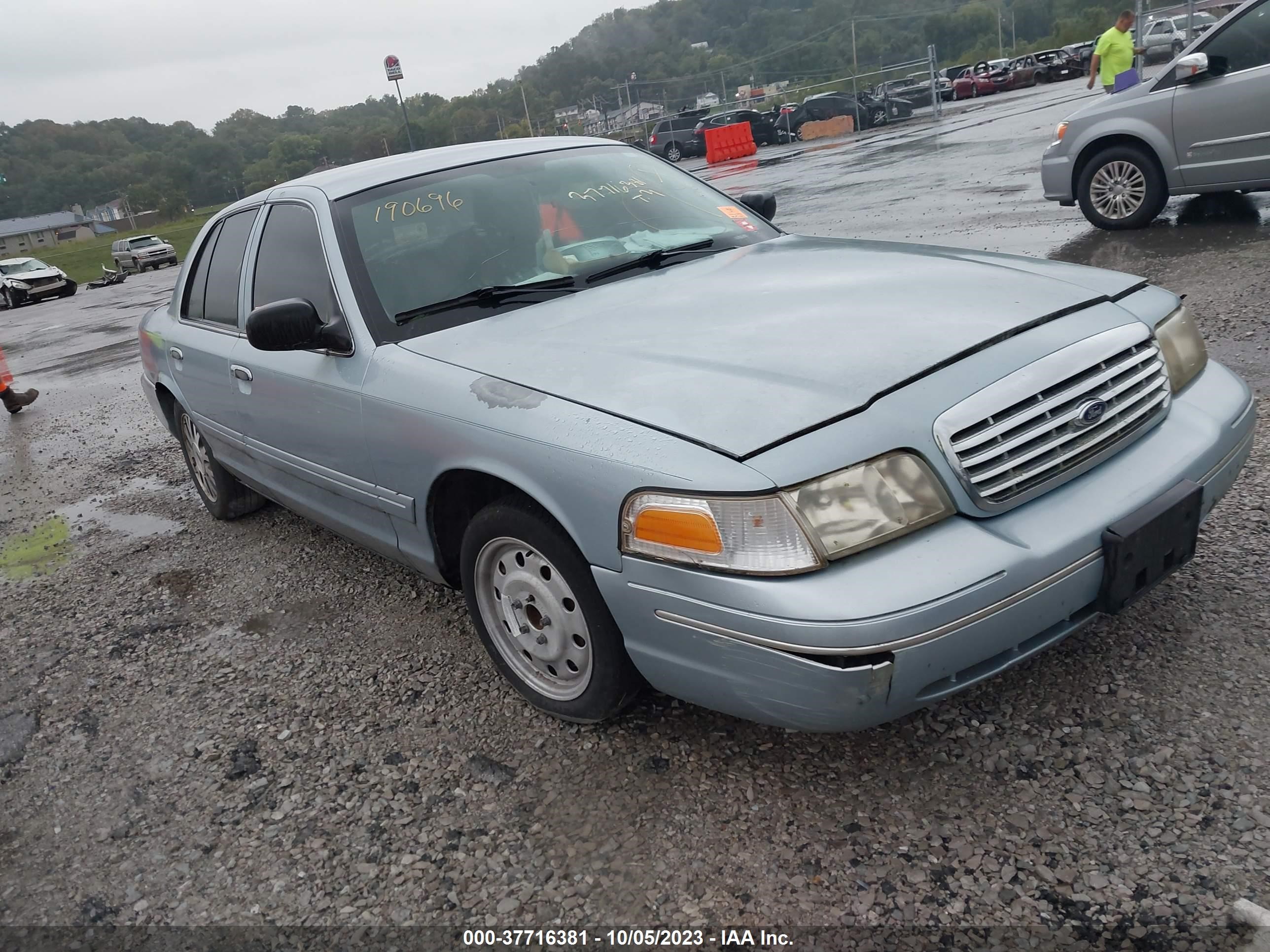 FORD CROWN VICTORIA 2003 2fafp74w03x190696