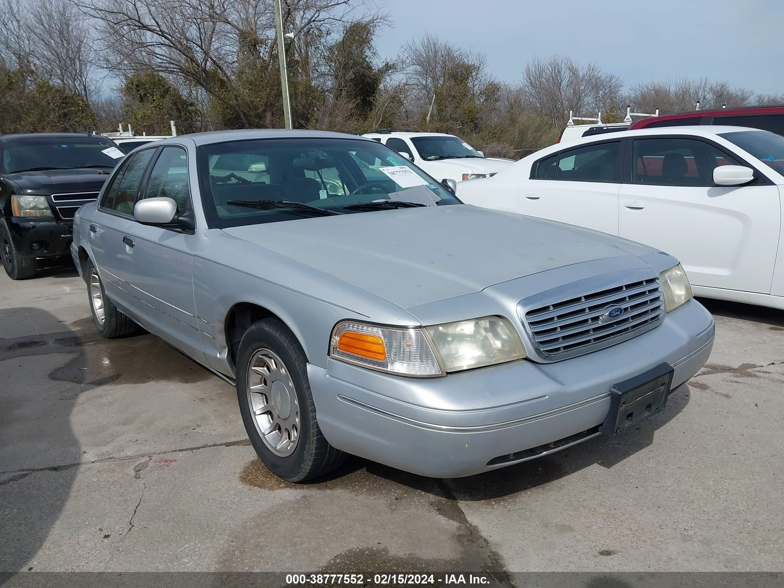 FORD CROWN VICTORIA 2001 2fafp74w11x103367