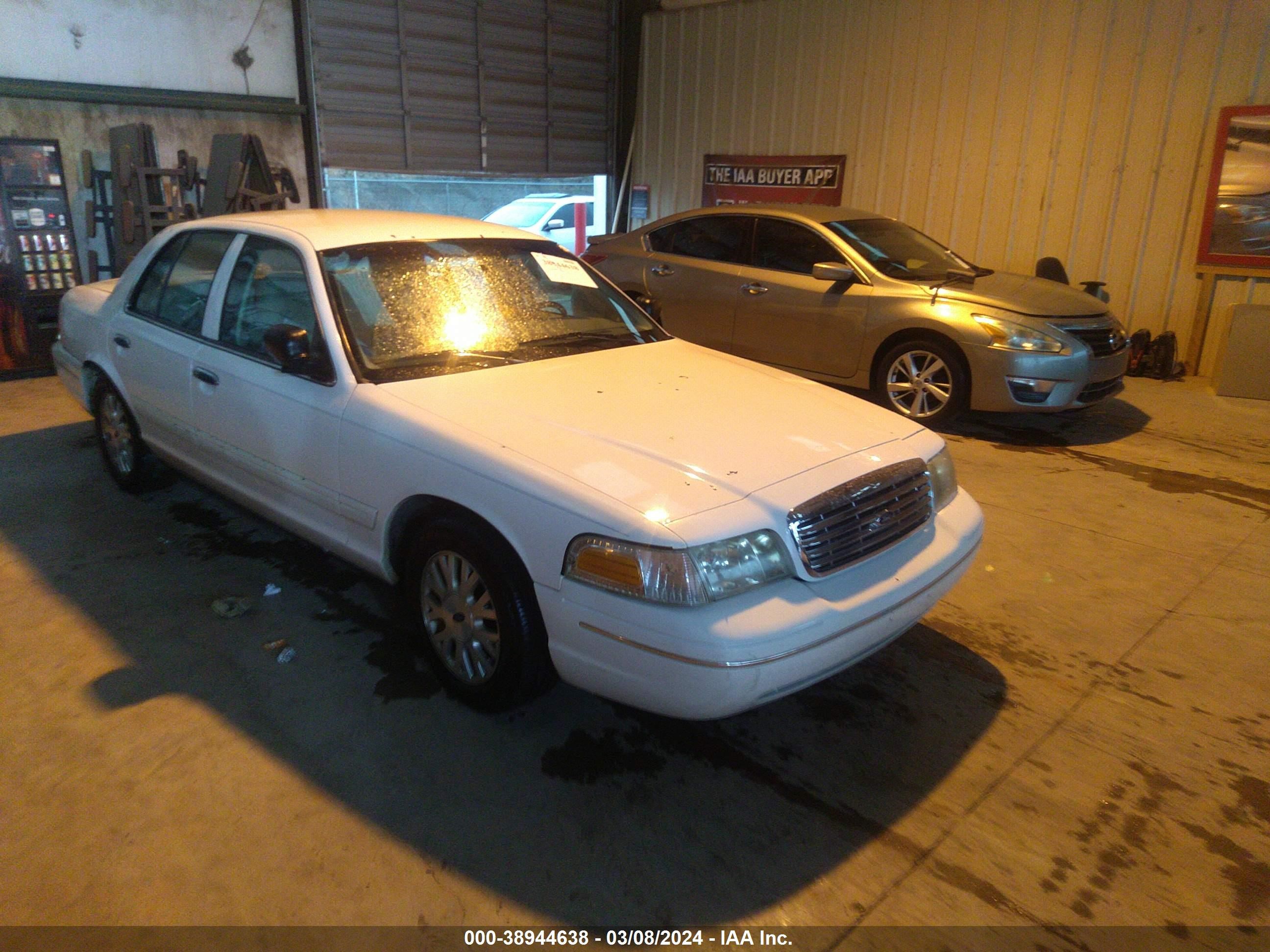 FORD CROWN VICTORIA 2004 2fafp74w14x148376