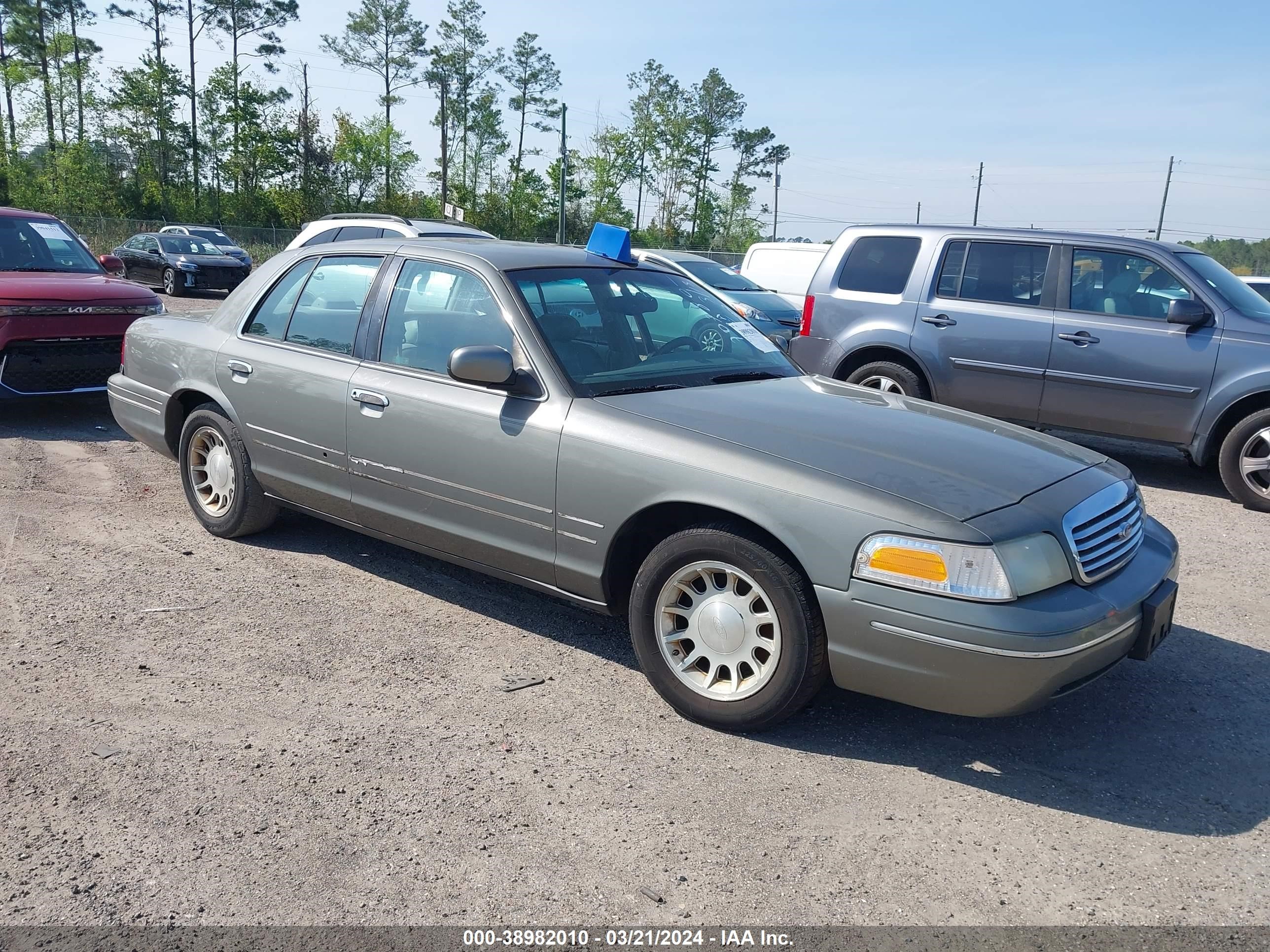 FORD CROWN VICTORIA 1998 2fafp74w3wx108707