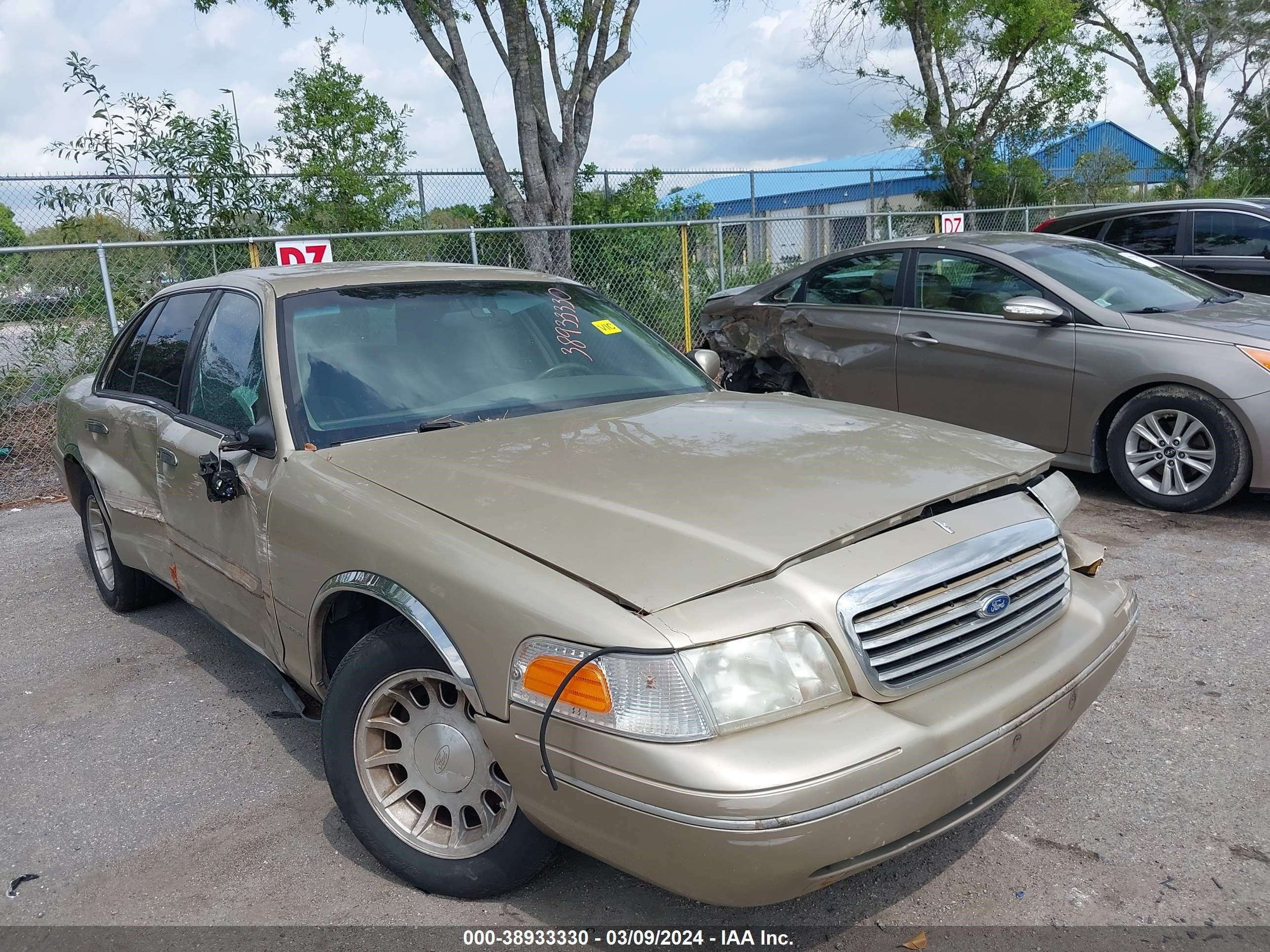 FORD CROWN VICTORIA 1999 2fafp74w3xx140171