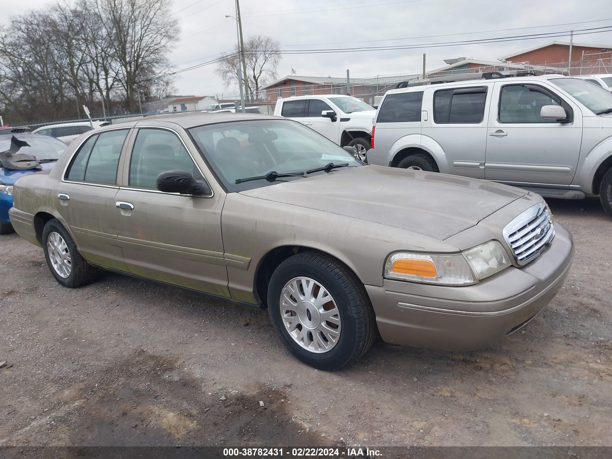 FORD CROWN VICTORIA 2003 2fafp74w53x218430