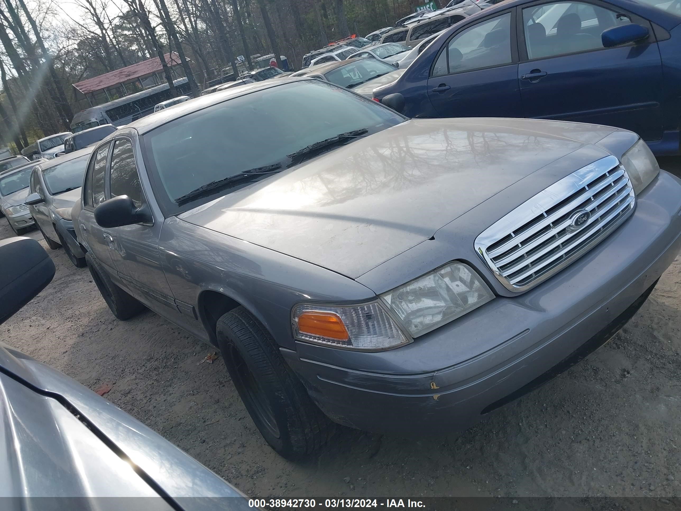 FORD CROWN VICTORIA 2006 2fafp74w56x130501