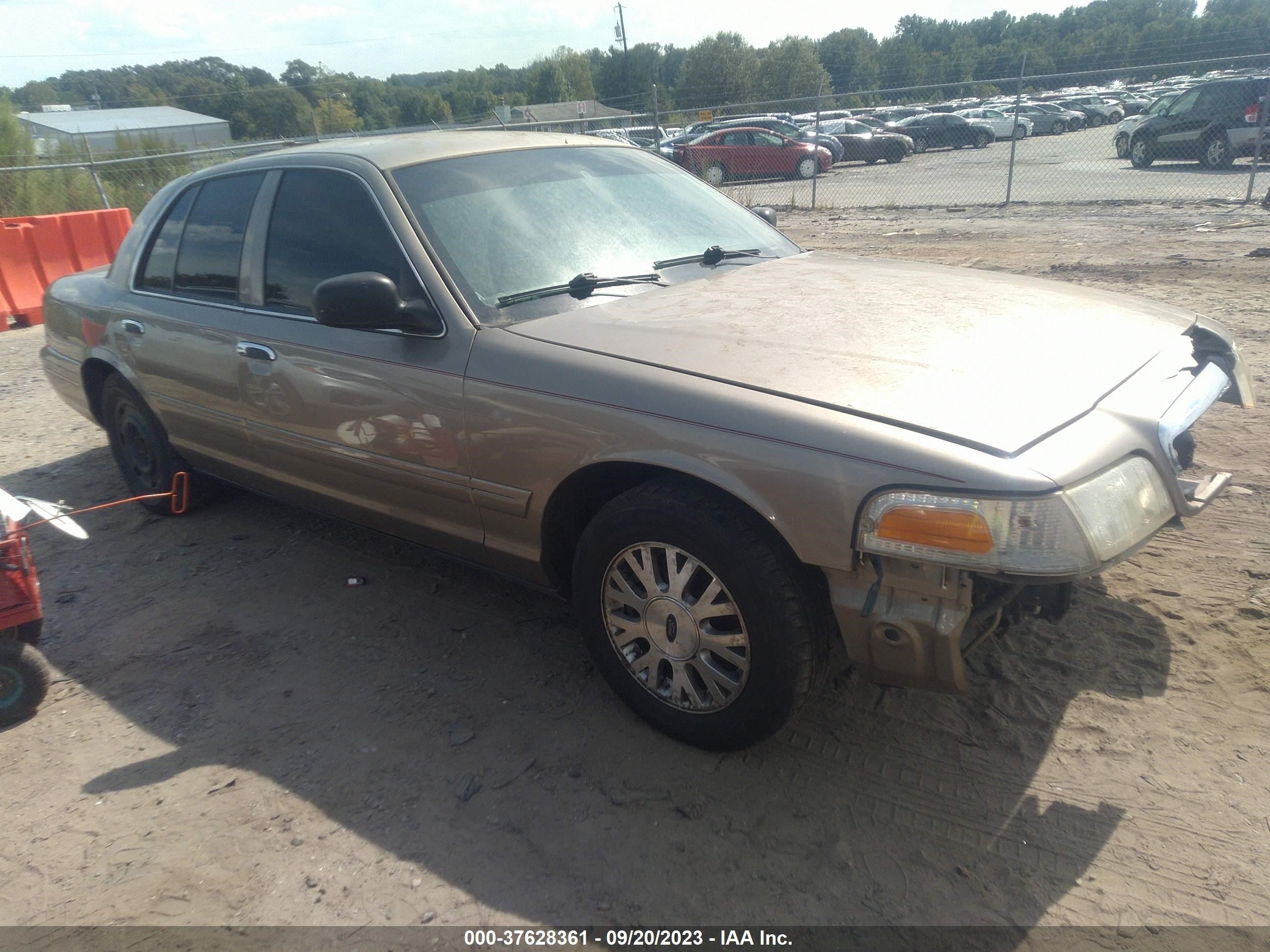 FORD CROWN VICTORIA 2004 2fafp74w64x113901