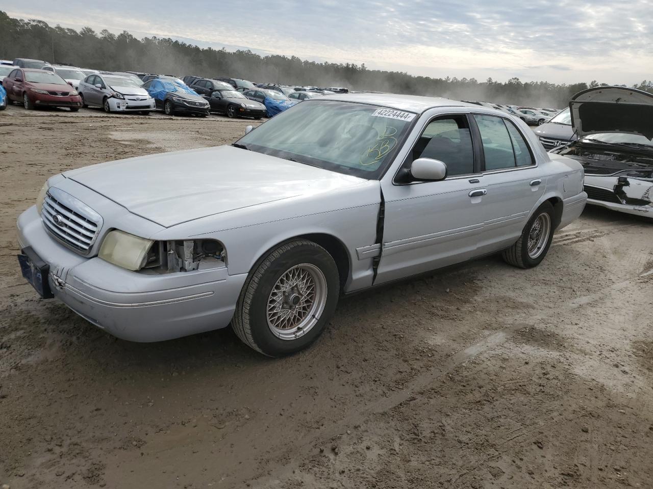 FORD CROWN VICTORIA 2001 2fafp74w81x147639