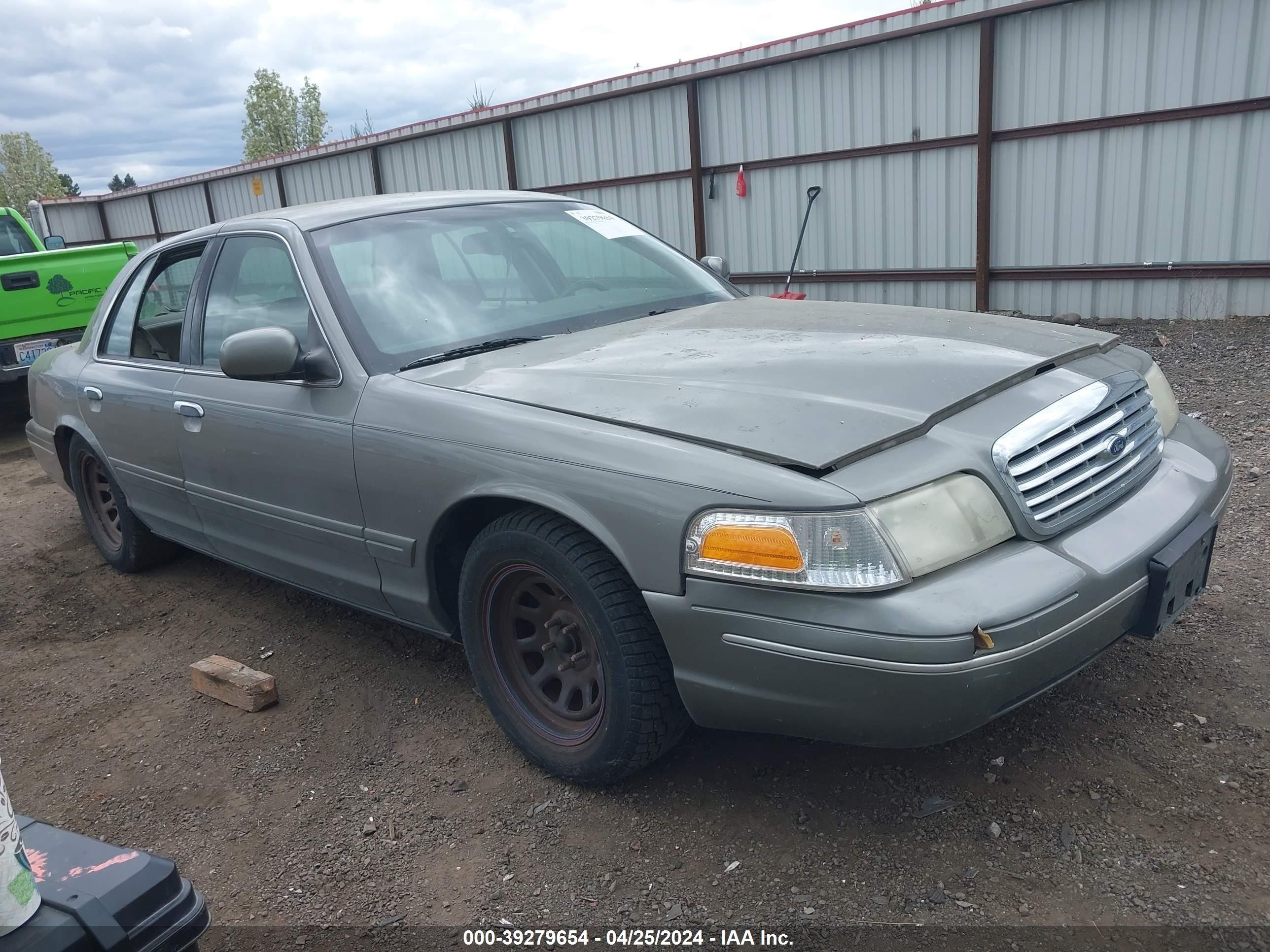 FORD CROWN VICTORIA 2001 2fafp74wx1x145195