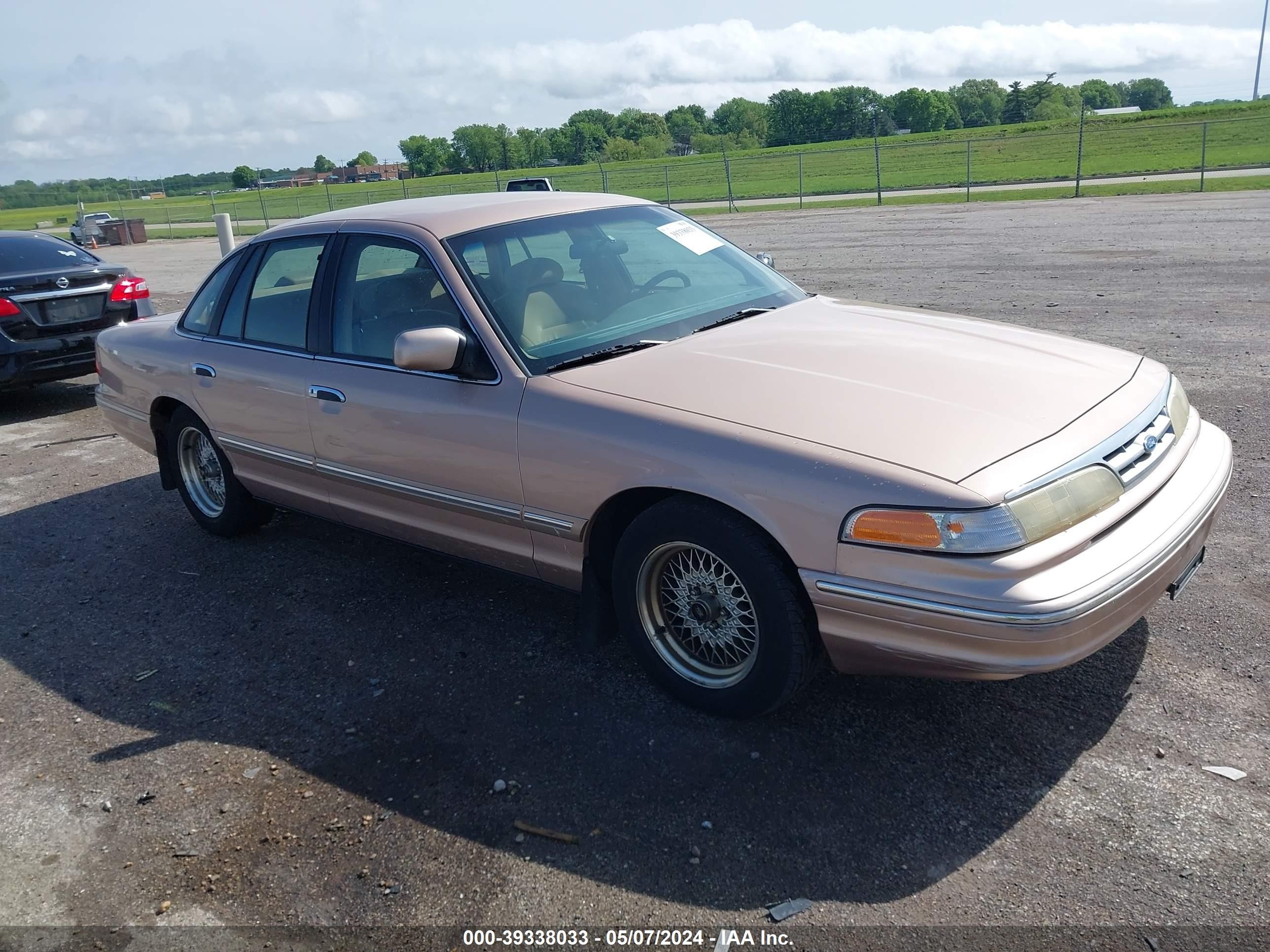 FORD CROWN VICTORIA 1996 2falp73w2tx191675