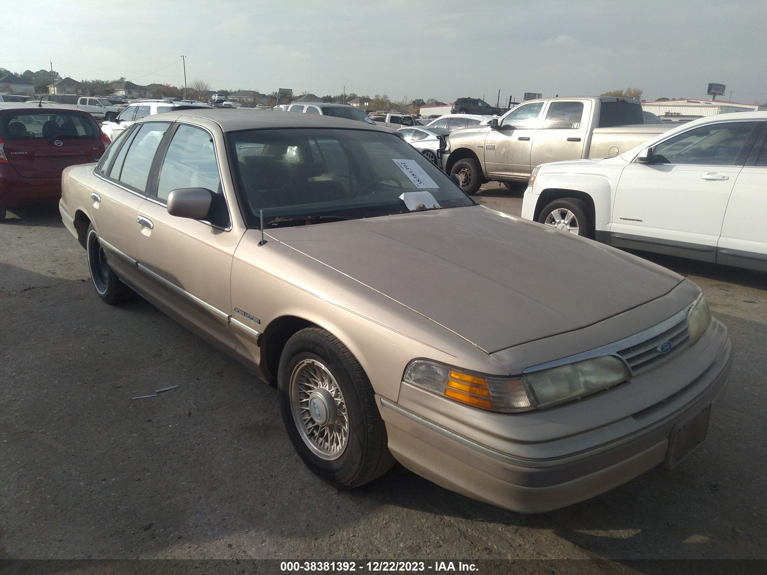 FORD CROWN VICTORIA 1993 2falp74w8px143327