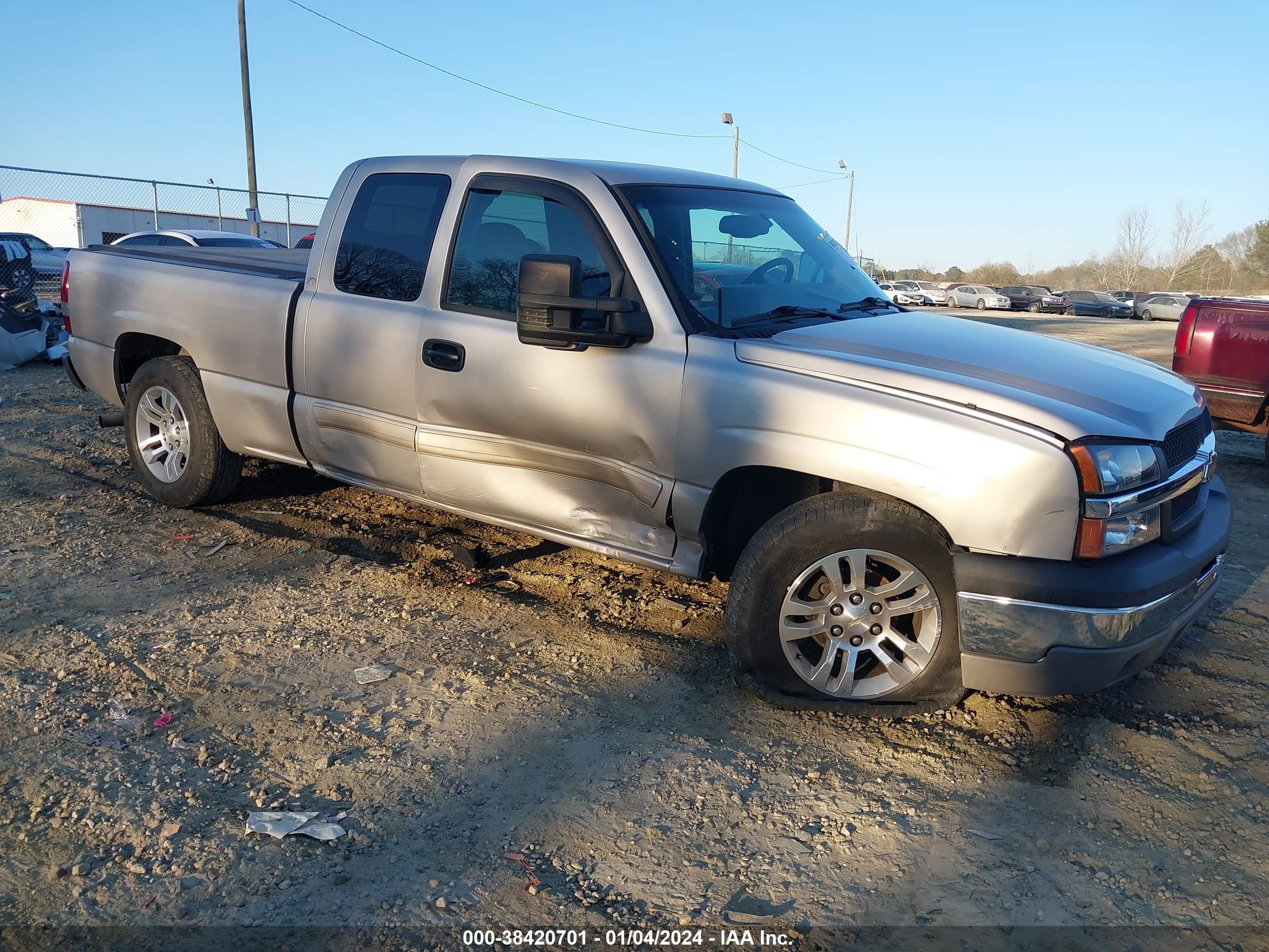 CHEVROLET SILVERADO 2004 2gcec19t241128590