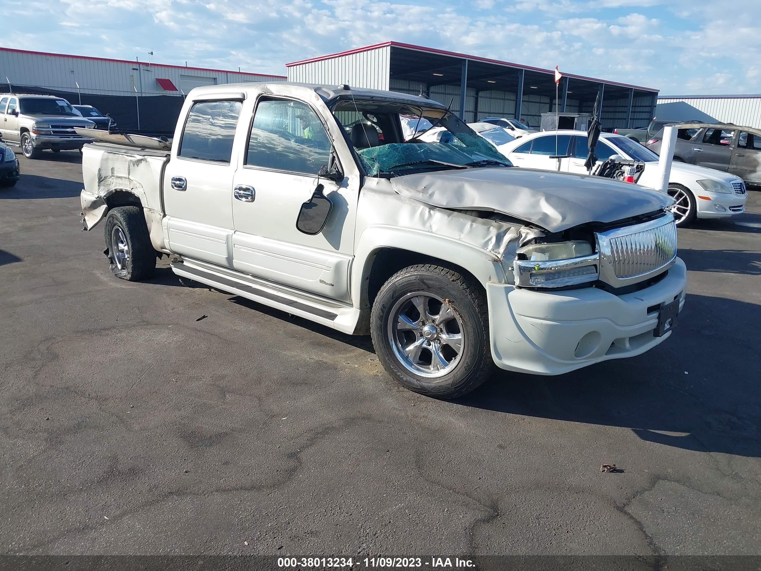 GMC SIERRA 2004 2gtek13t241301360