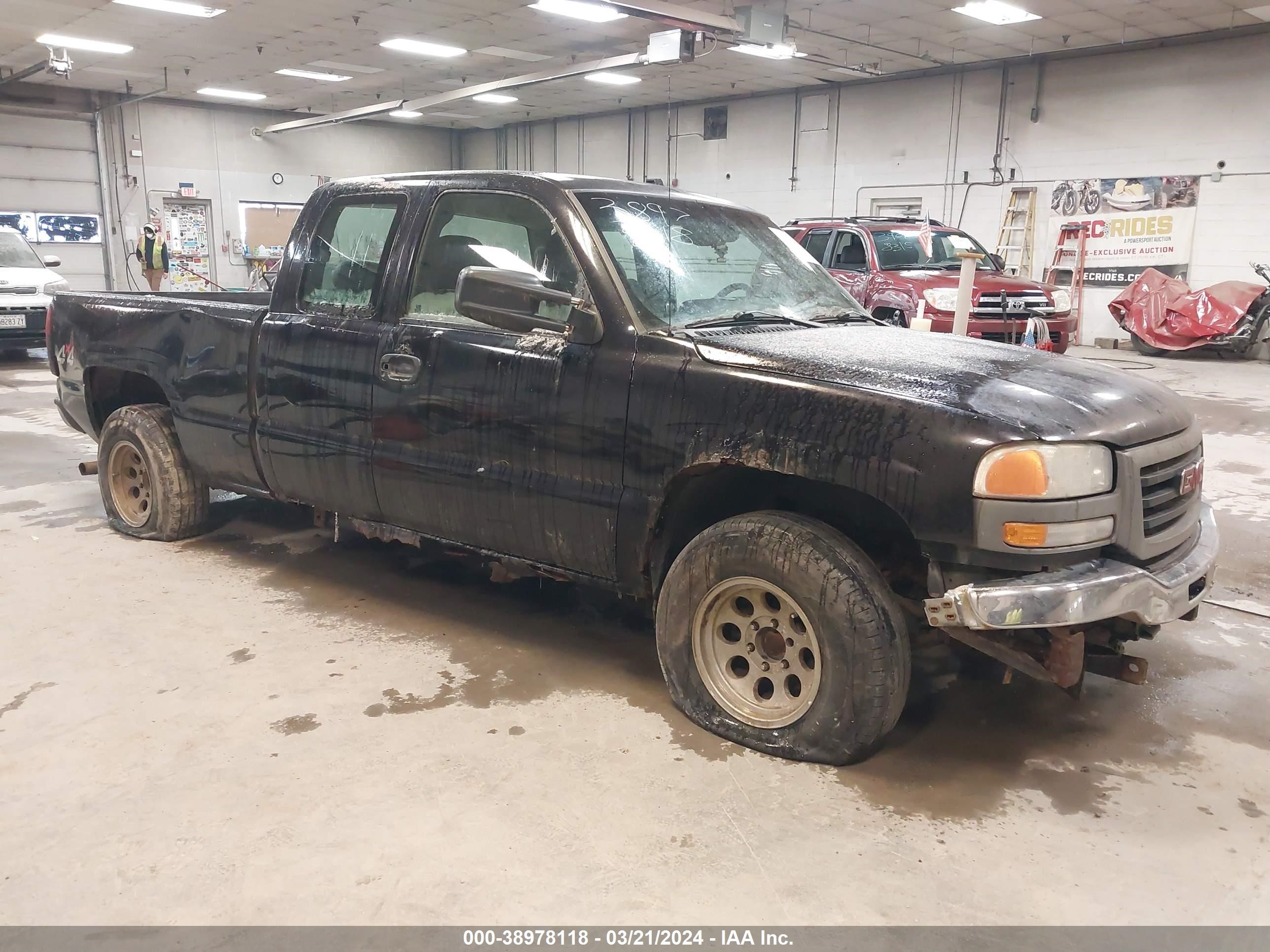 GMC SIERRA 2004 2gtek19t141353571