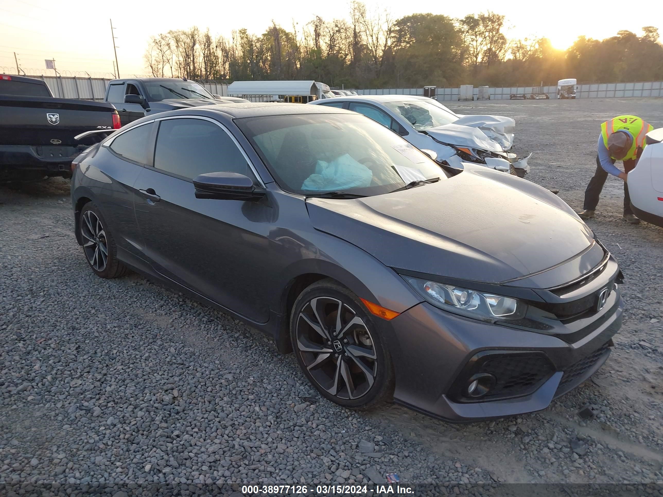 HONDA CIVIC 2018 2hgfc3a50jh751515