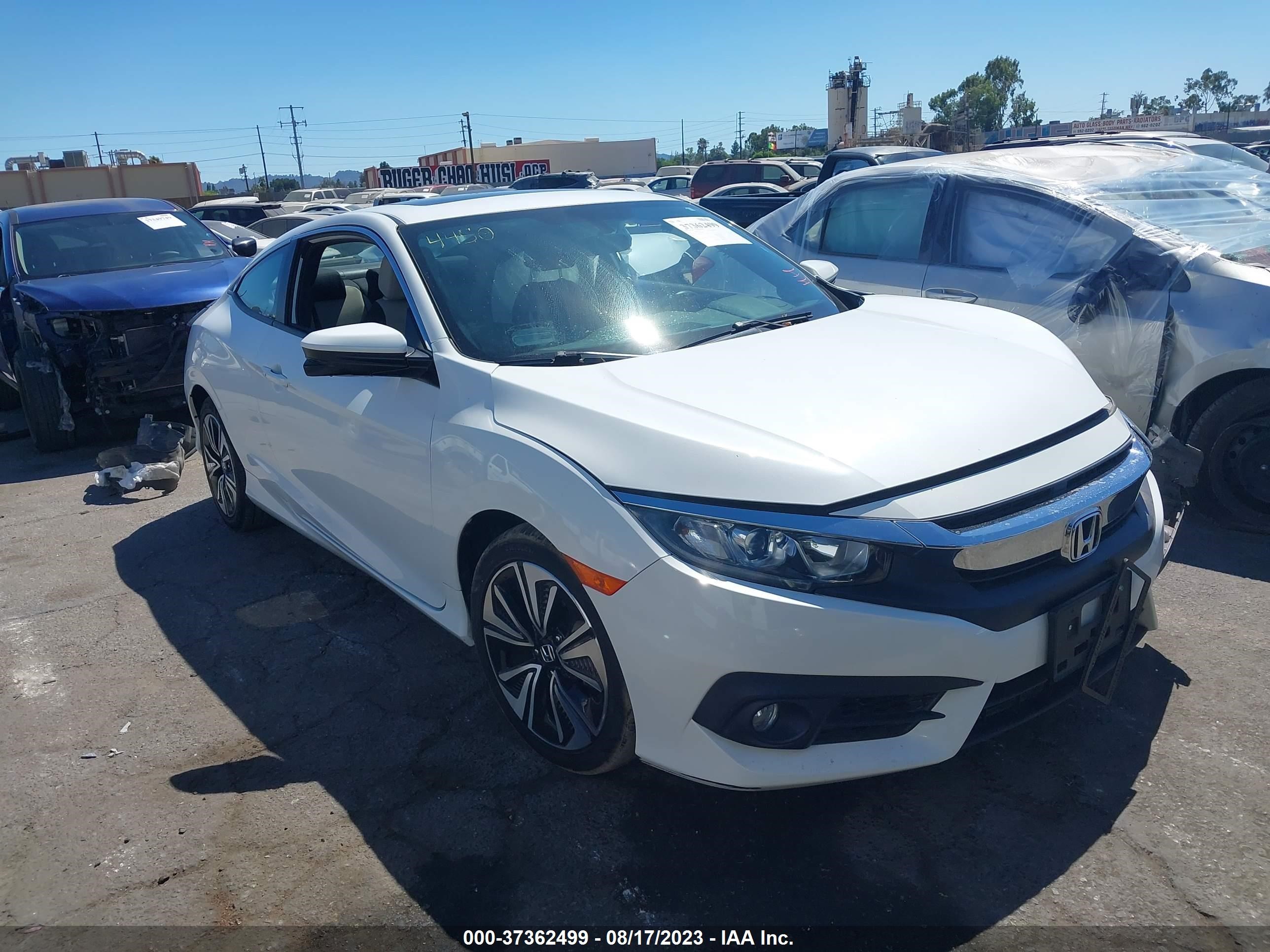 HONDA CIVIC 2018 2hgfc3b31jh353677