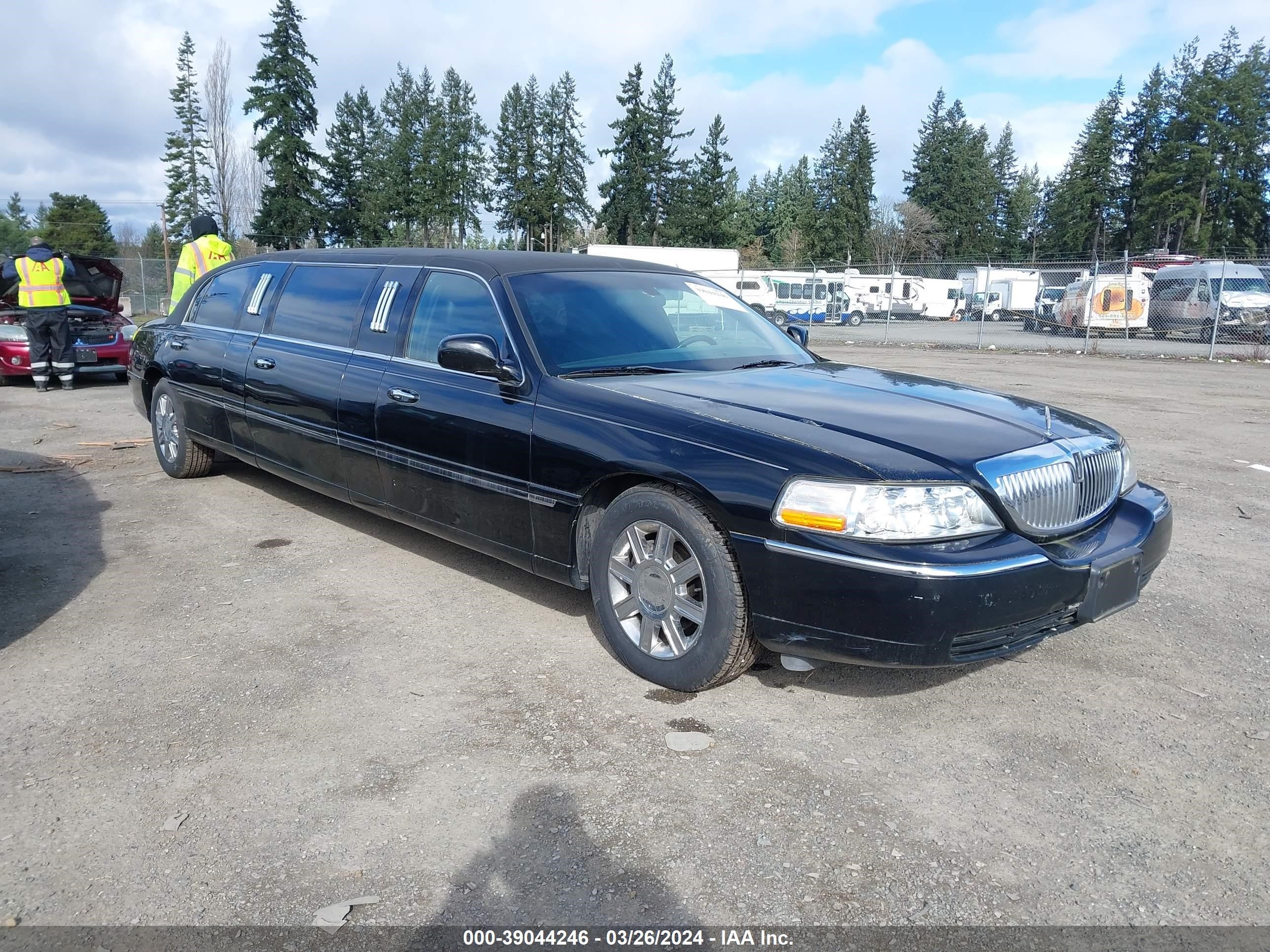 LINCOLN TOWN CAR 2008 2l1fm88w38x648433