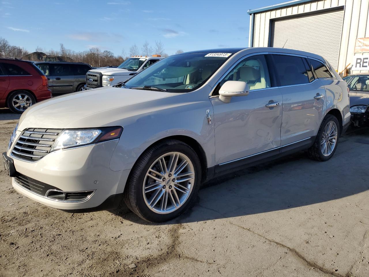 LINCOLN MKT 2019 2lmhj5at3kbl02003