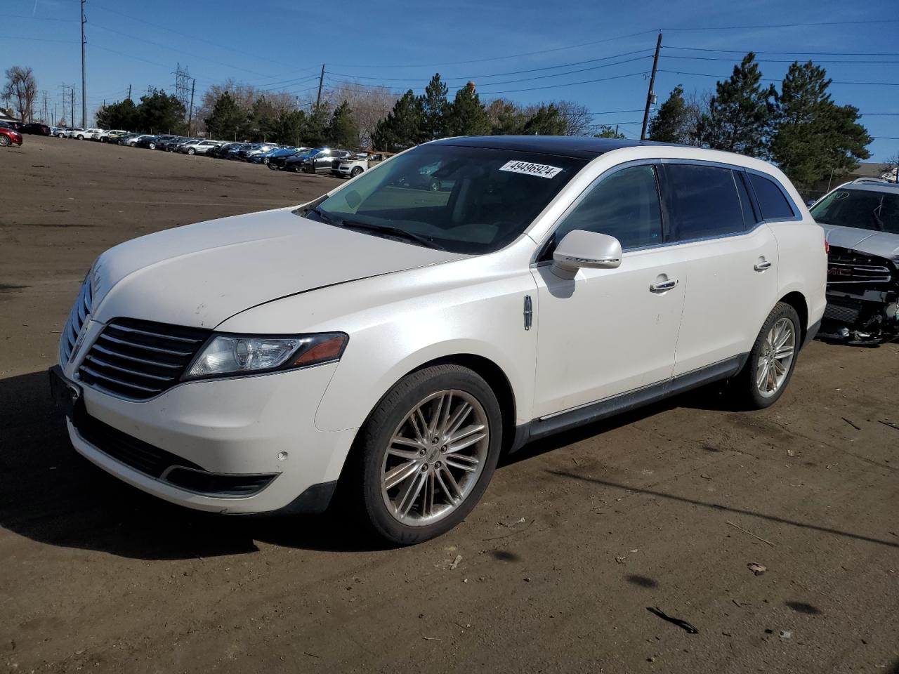 LINCOLN MKT 2017 2lmhj5at5hbl01086