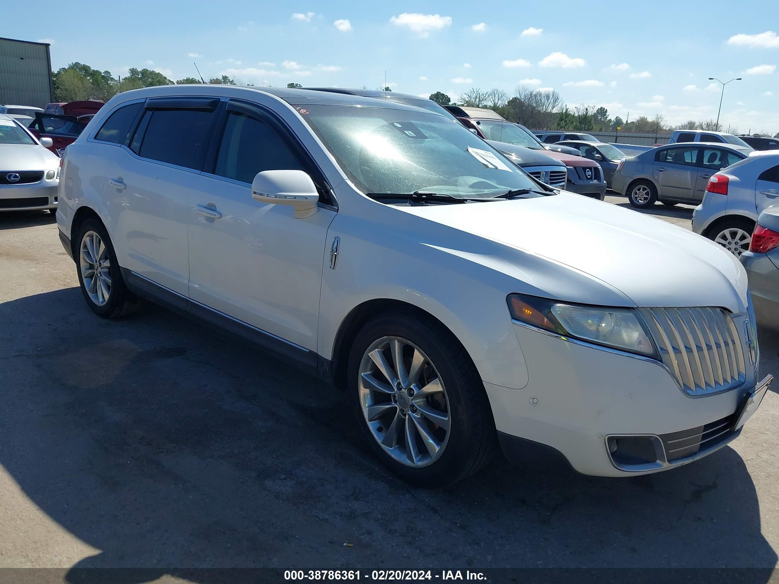 LINCOLN MKT 2011 2lmhj5at9bbj52107