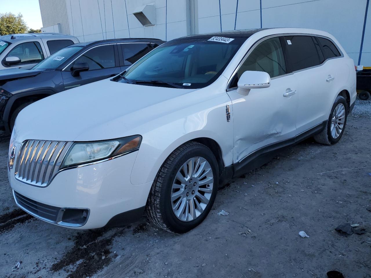 LINCOLN MKT 2011 2lmhj5fr2bbj54584