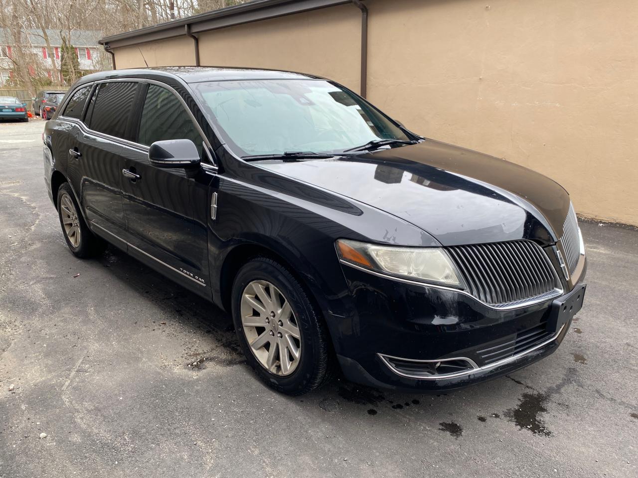 LINCOLN MKT 2016 2lmhj5nk0gbl00069