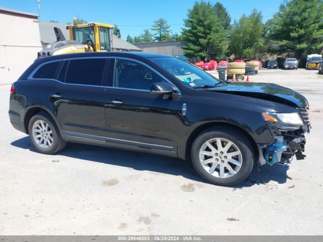 LINCOLN MKT 2017 2lmhj5nk5hbl00375