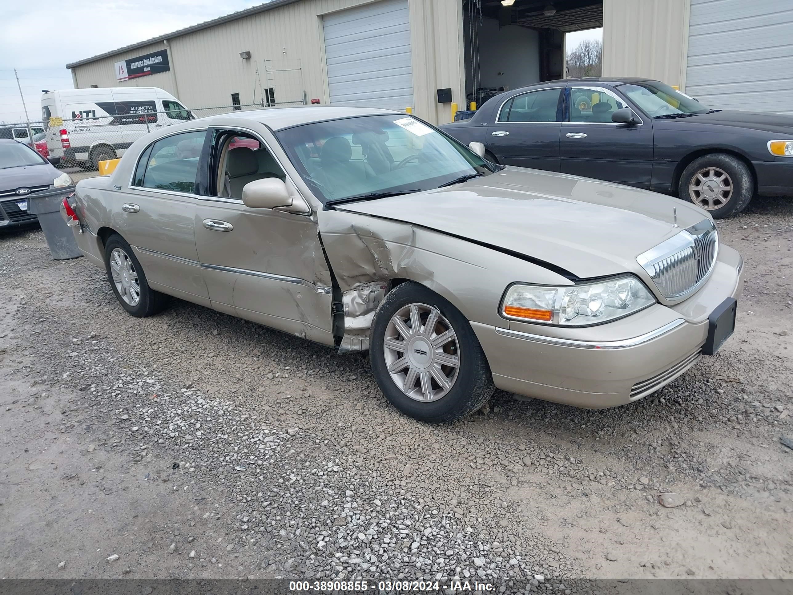 LINCOLN TOWN CAR 2009 2lnhm82v29x602407